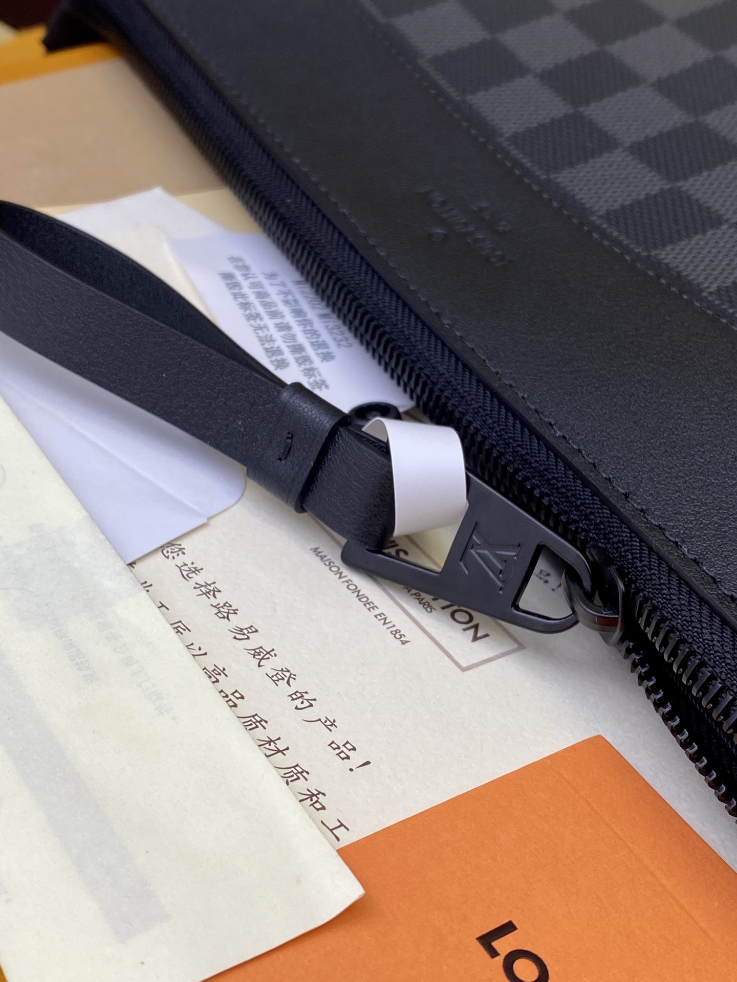 LV原單棋盤格男士手拿包低調沉穩時尚款｜歐美奢侈品精品推薦