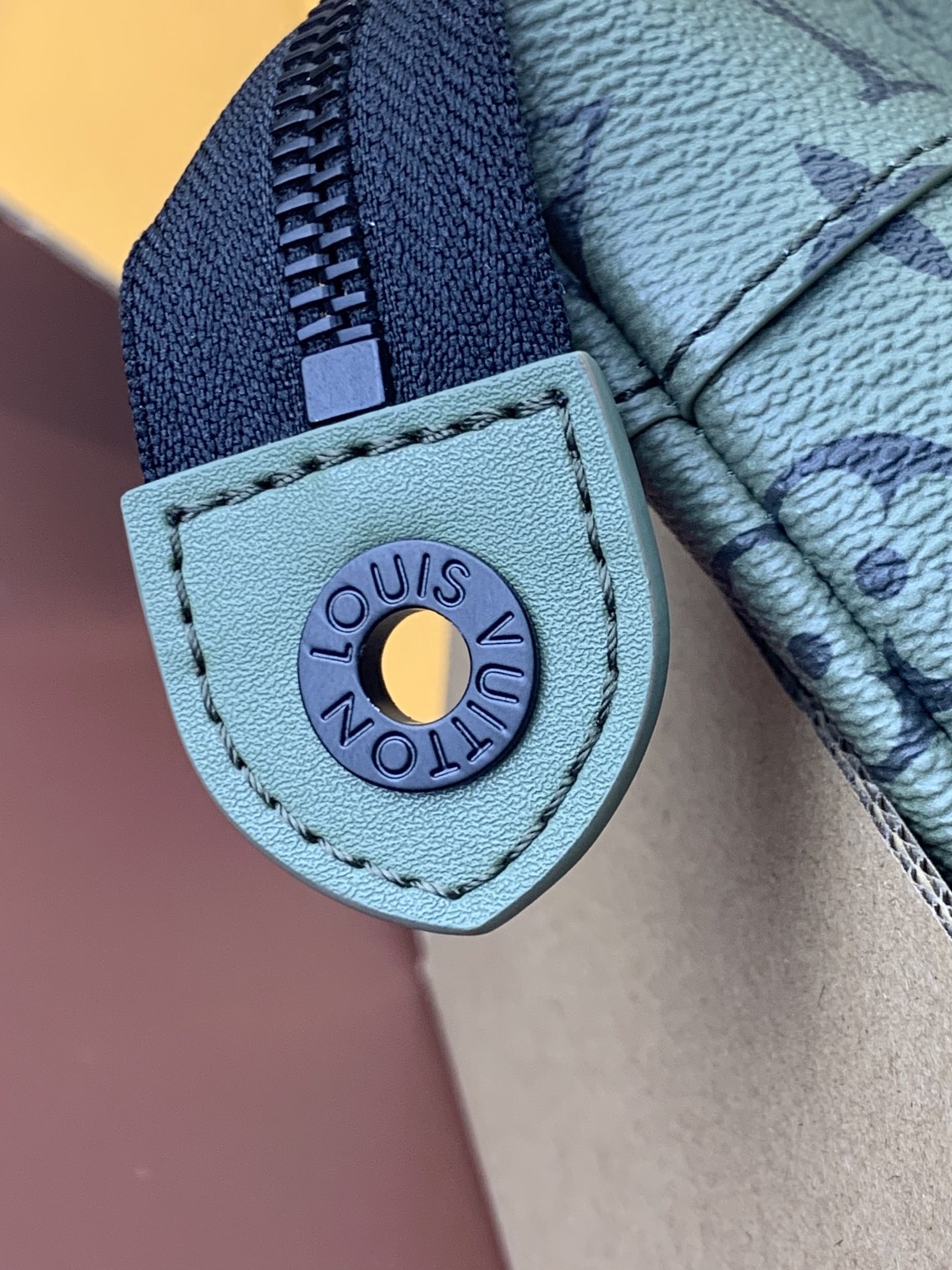 LV原單綠灰色Monogram手拿包低調都會風｜歐美奢侈品精品推薦