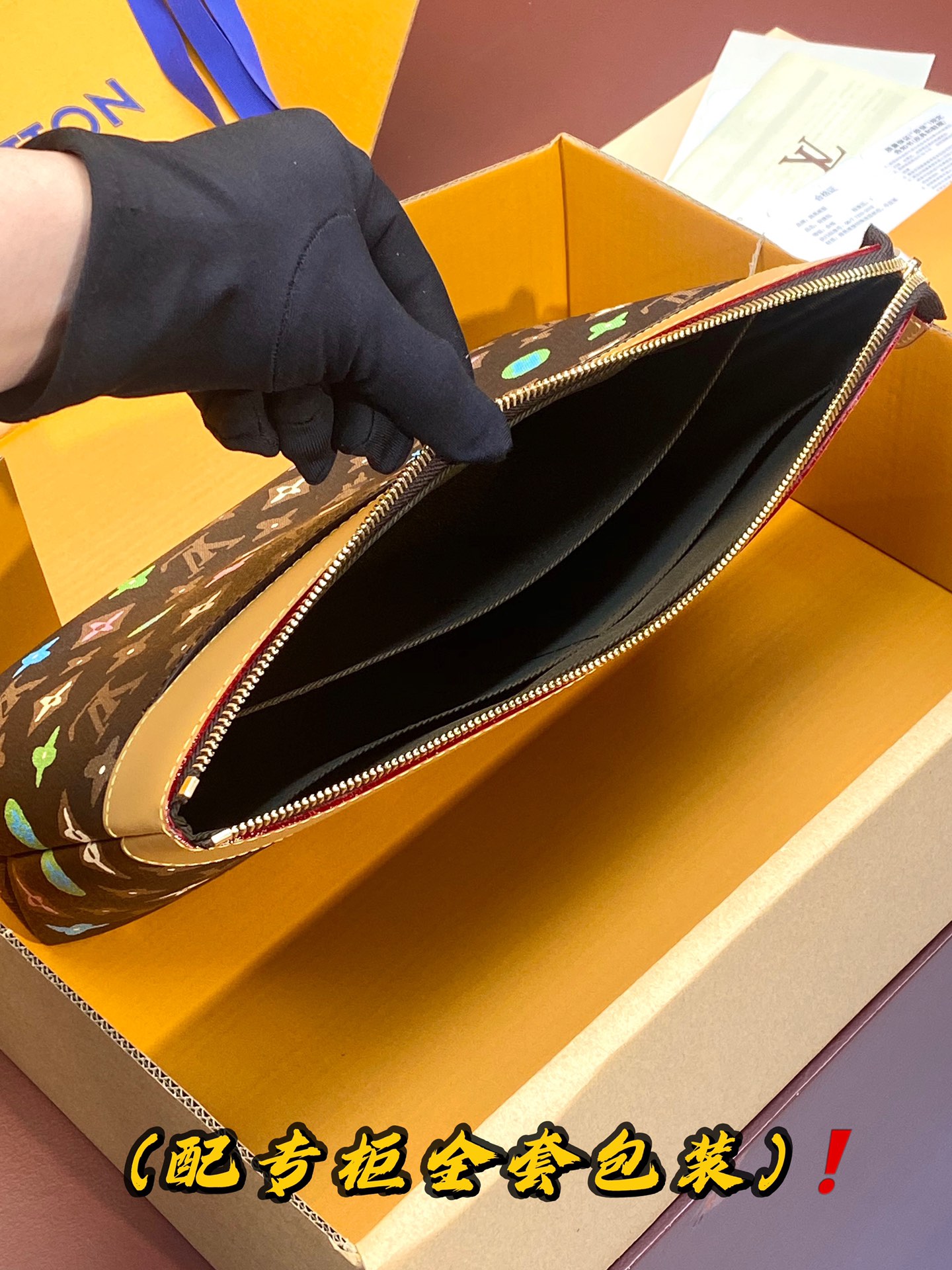 LV高仿彩色Monogram手拿包繽紛設計限量風格｜歐美奢侈品精品推薦