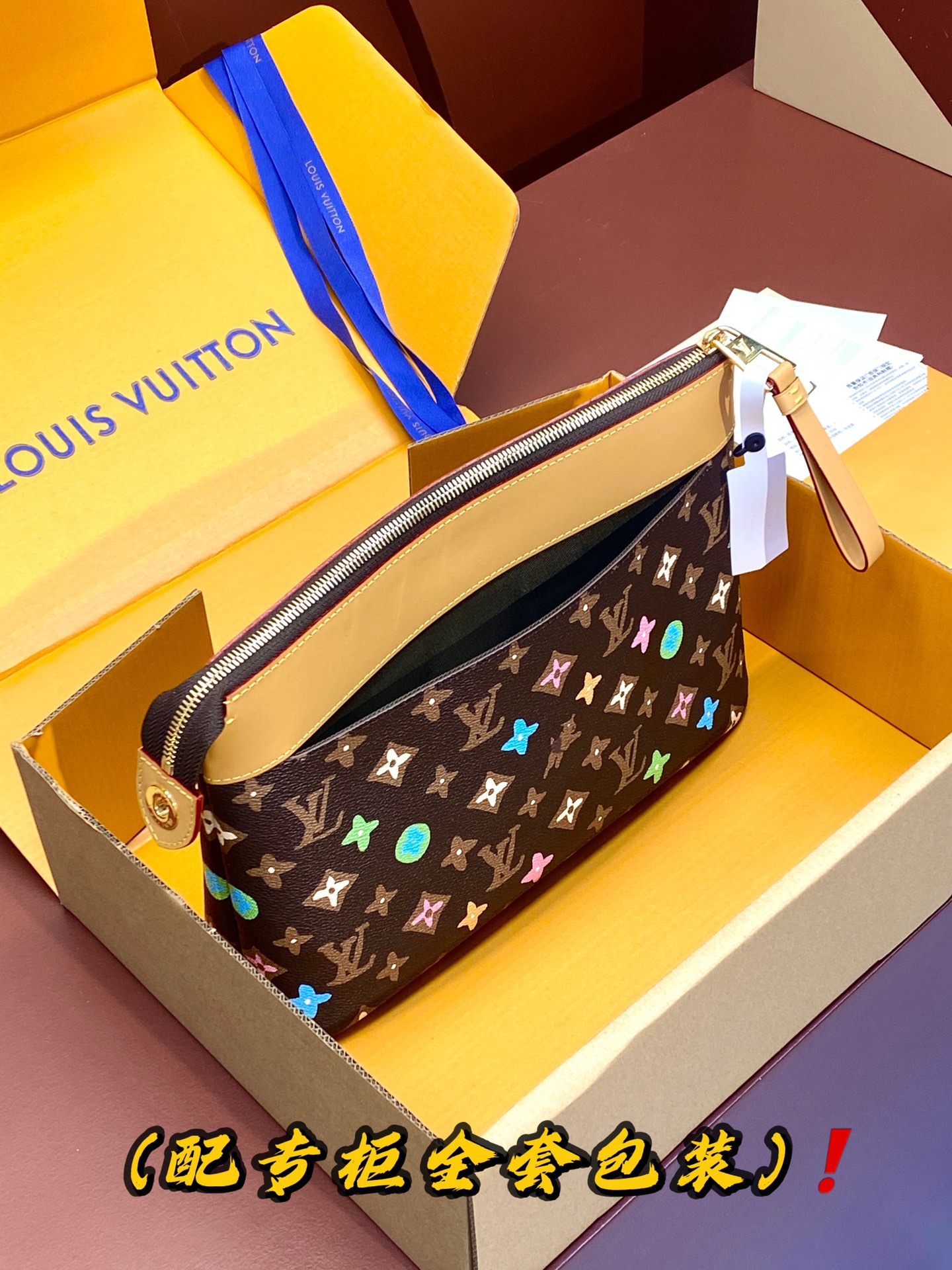 LV高仿彩色Monogram手拿包繽紛設計限量風格｜歐美奢侈品精品推薦