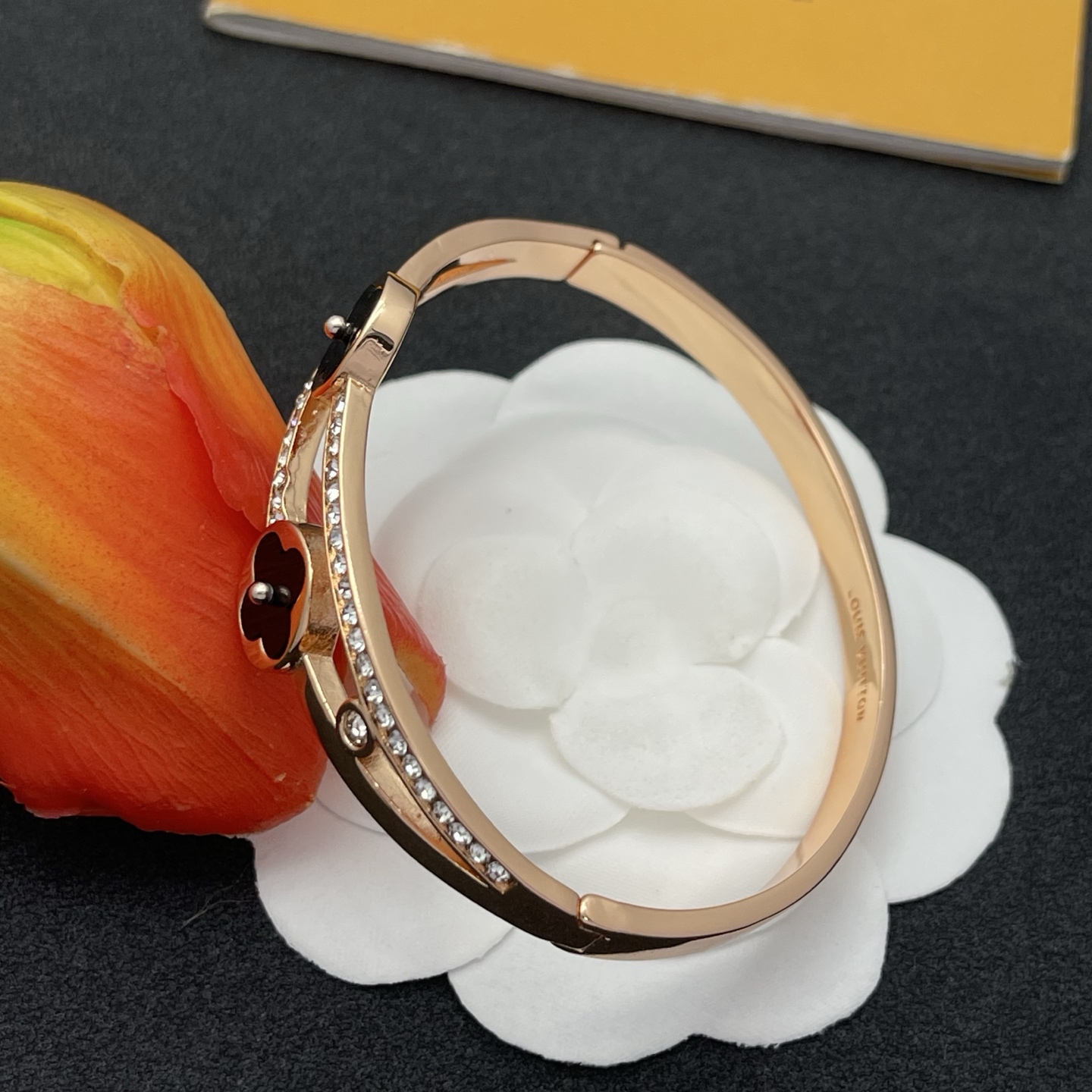 LV高仿玫瑰金黑花雙圈鑲鑽手環優雅精品款｜歐美奢侈品精品推薦