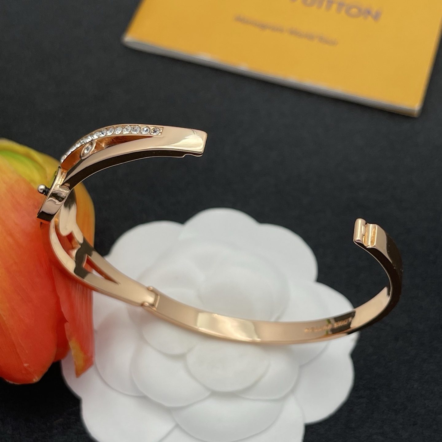 LV高仿玫瑰金黑花雙圈鑲鑽手環優雅精品款｜歐美奢侈品精品推薦