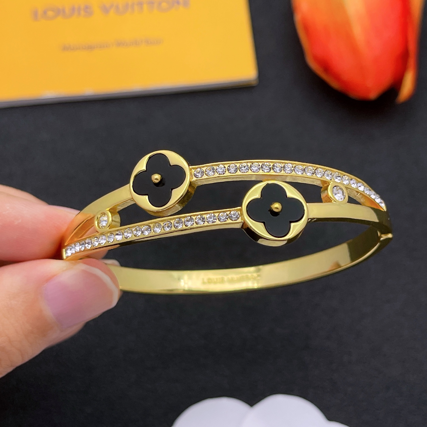 LV一比一金黑雙花鑲鑽手環時尚百搭精品|超A仿原單精品圖片 2 LV一比一金黑雙花鑲鑽手環時尚百搭精品|歐美奢侈品精品推薦