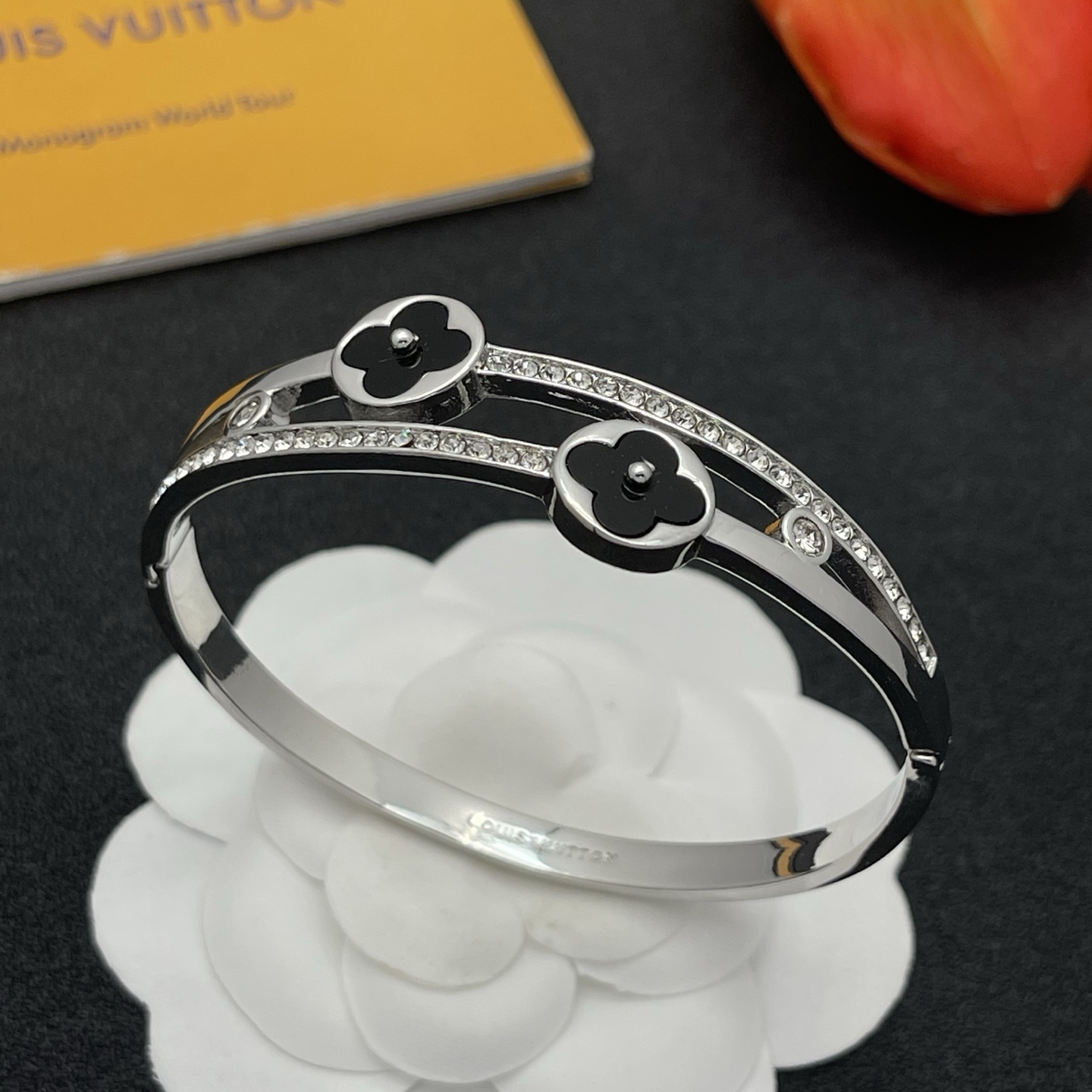 LV原單銀色黑花鑲鑽手環冷調時尚精品｜歐美奢侈品精品推薦