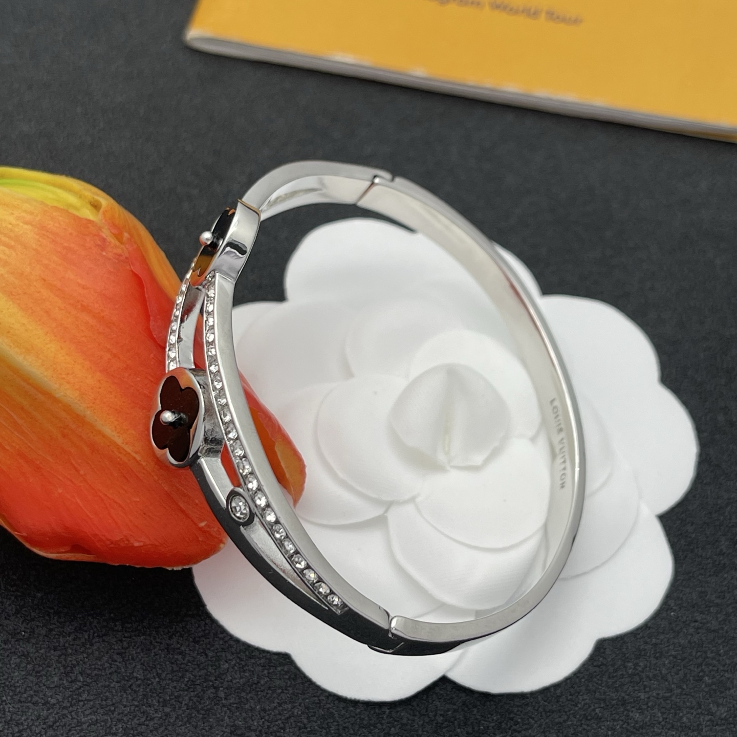 LV原單銀色黑花鑲鑽手環冷調時尚精品｜歐美奢侈品精品推薦