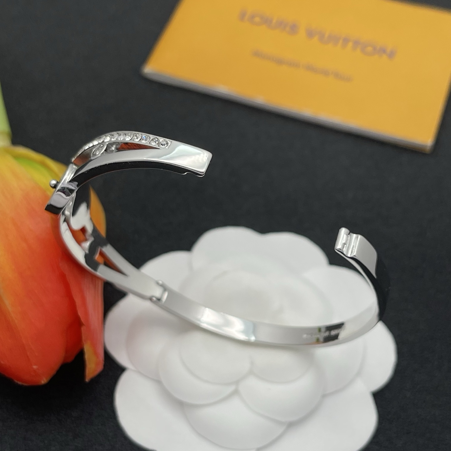 LV原單銀色黑花鑲鑽手環冷調時尚精品｜歐美奢侈品精品推薦