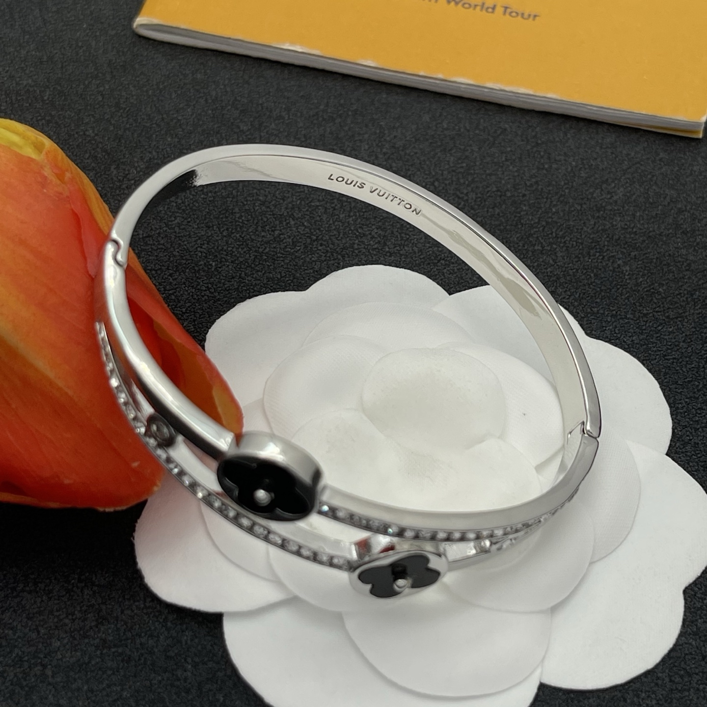 LV原單銀色黑花鑲鑽手環冷調時尚精品｜歐美奢侈品精品推薦