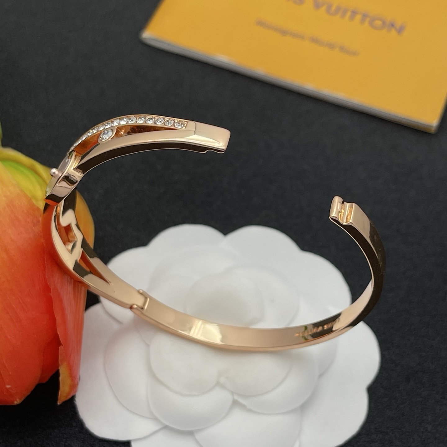 LV A貨玫瑰金貝母雙花鑲鑽手環柔美奢華款｜歐美奢侈品精品推薦