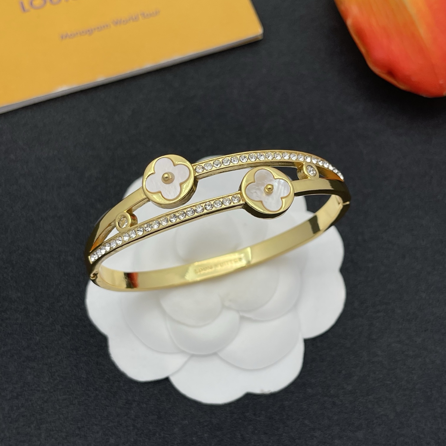 LV高仿金色貝母雙圈鑲鑽手環氣質精品款|超A仿原單精品圖片 12 LV高仿金色貝母雙圈鑲鑽手環氣質精品款|歐美奢侈品精品推薦