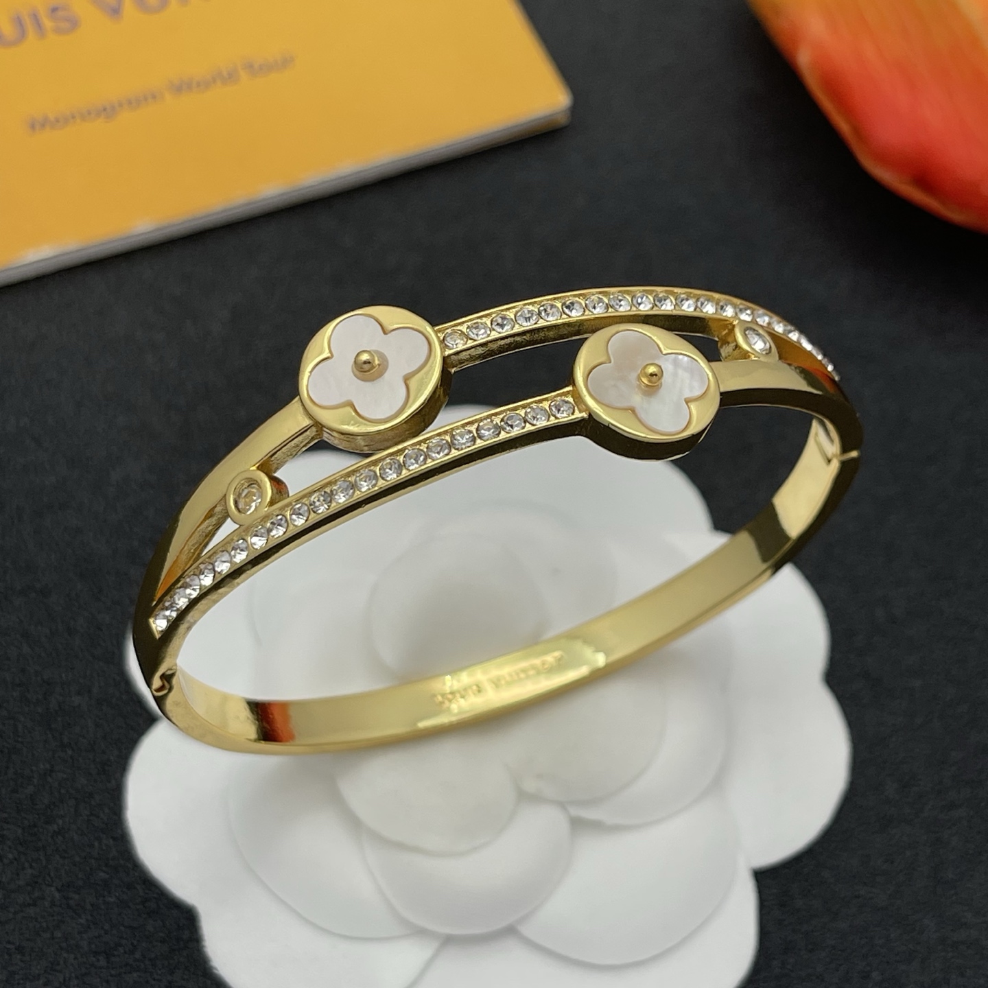 LV高仿金色貝母雙圈鑲鑽手環氣質精品款｜歐美奢侈品精品推薦