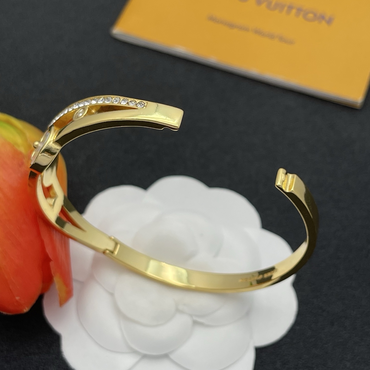 LV高仿金色貝母雙圈鑲鑽手環氣質精品款｜歐美奢侈品精品推薦