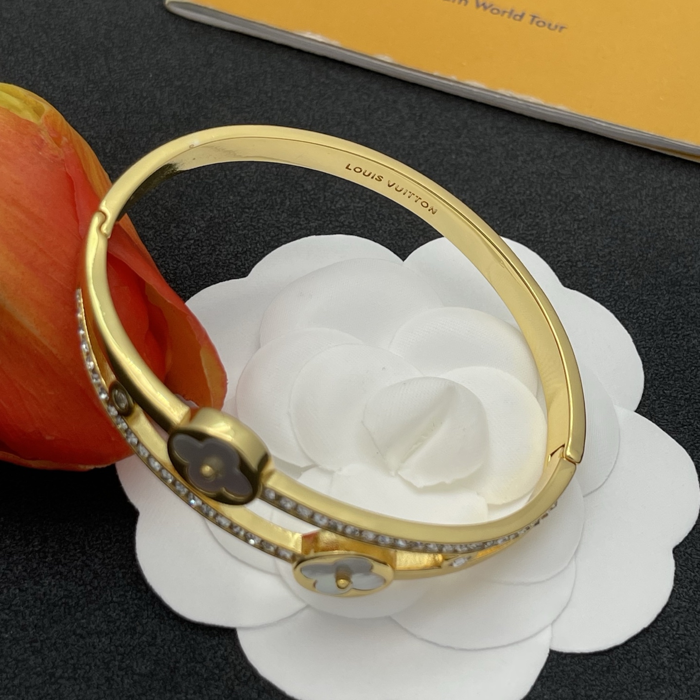 LV高仿金色貝母雙圈鑲鑽手環氣質精品款｜歐美奢侈品精品推薦