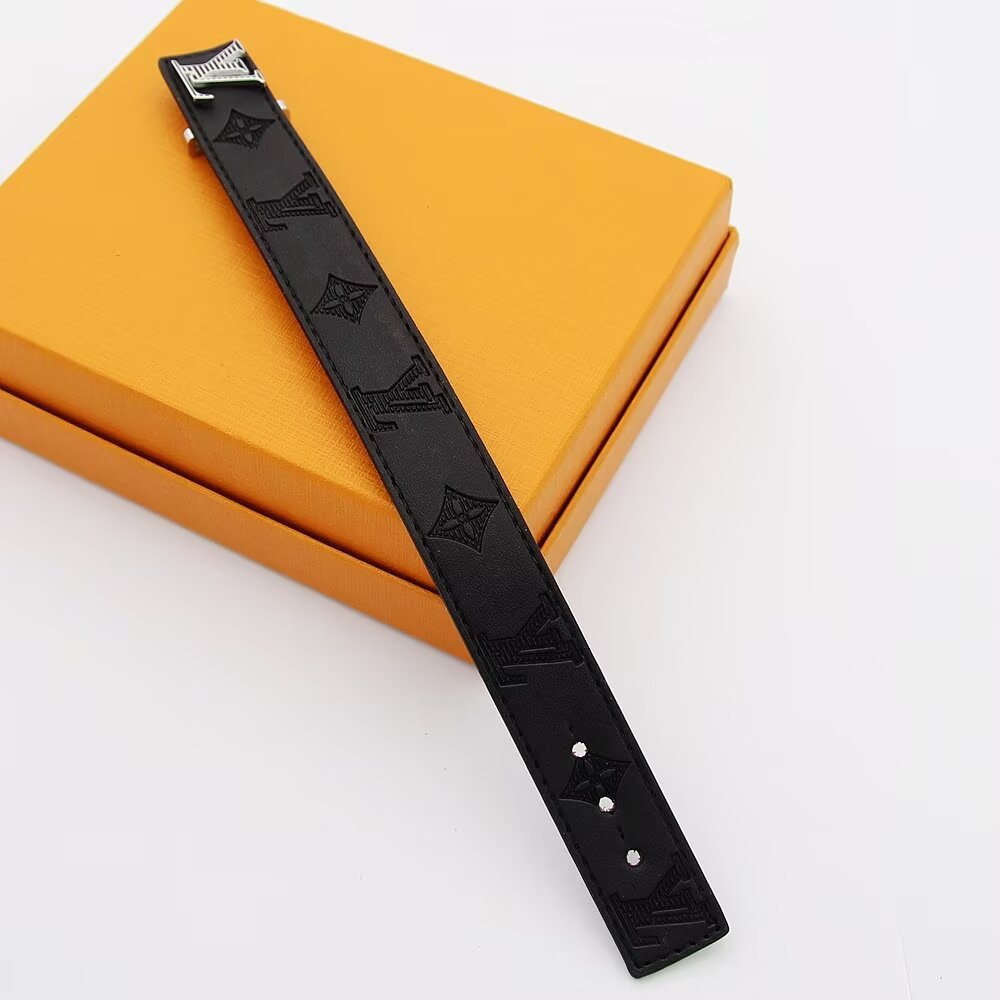 LV原單黑色皮革手環經典Monogram金屬LOGO設計｜歐美奢侈品精品推薦