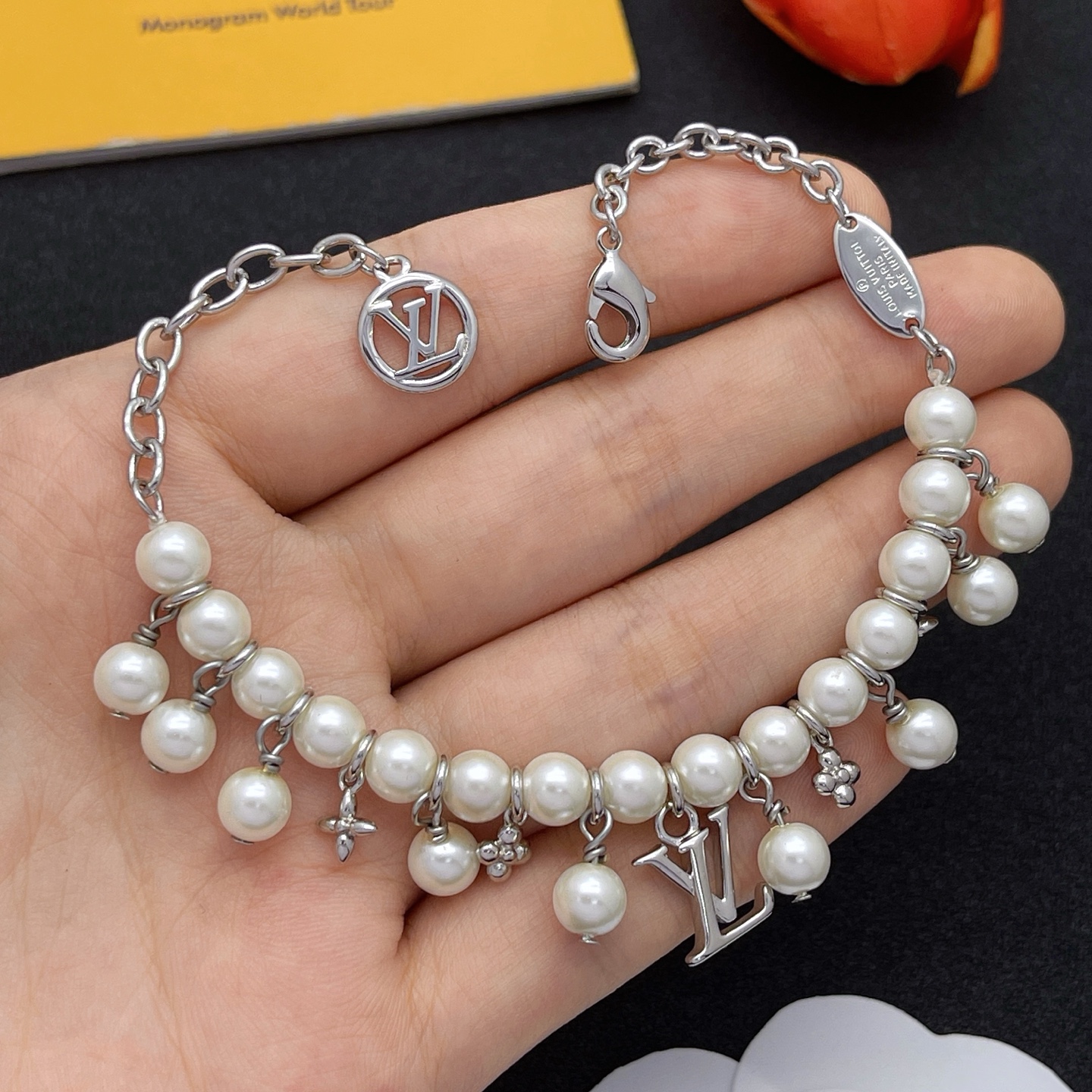 LV一比一珍珠手鏈銀色經典字母吊飾精品款｜歐美奢侈品精品推薦