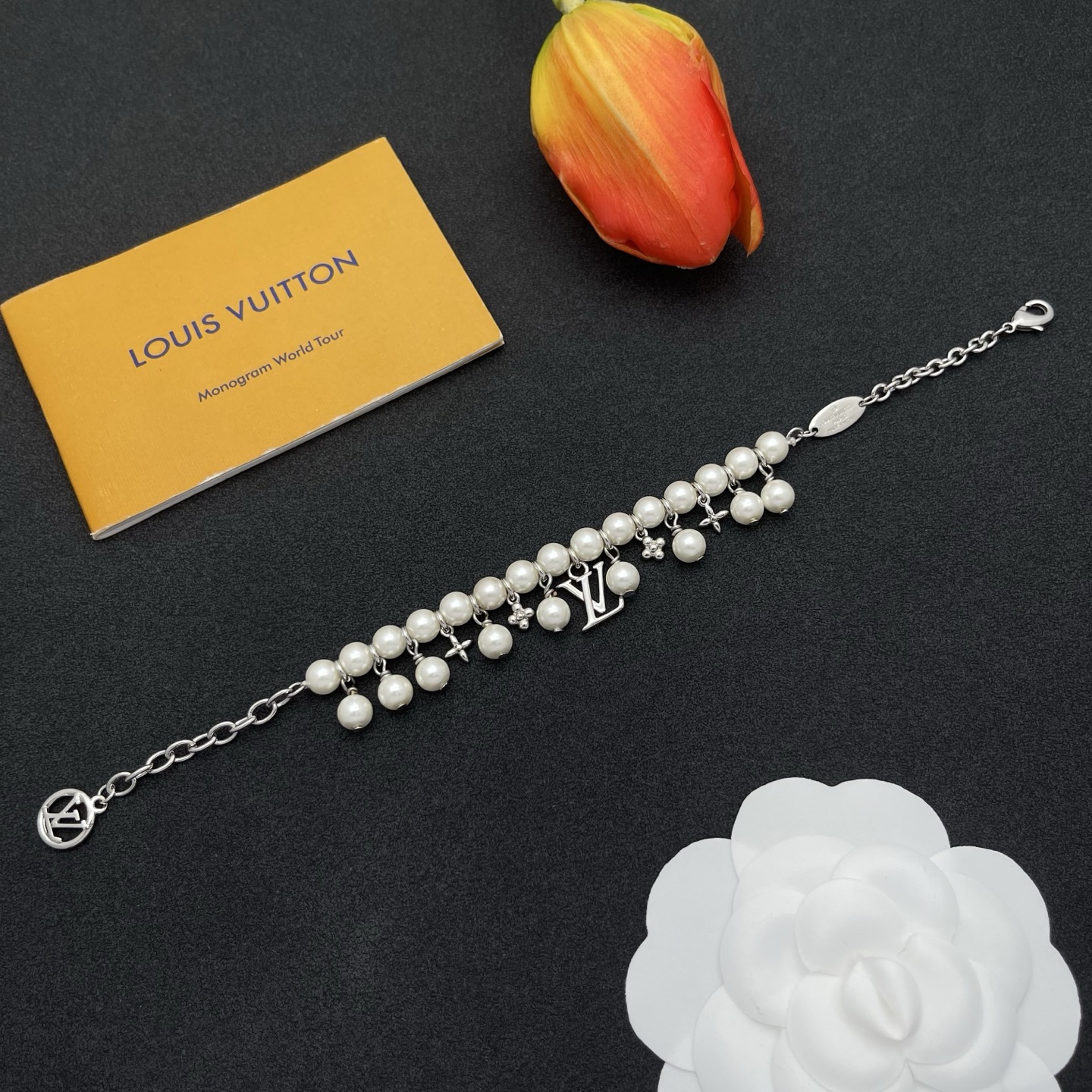 LV一比一珍珠手鏈銀色經典字母吊飾精品款｜歐美奢侈品精品推薦