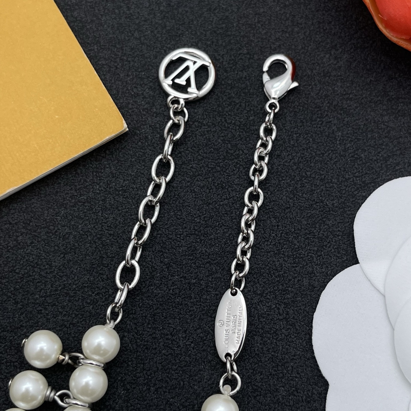 LV一比一珍珠手鏈銀色經典字母吊飾精品款｜歐美奢侈品精品推薦