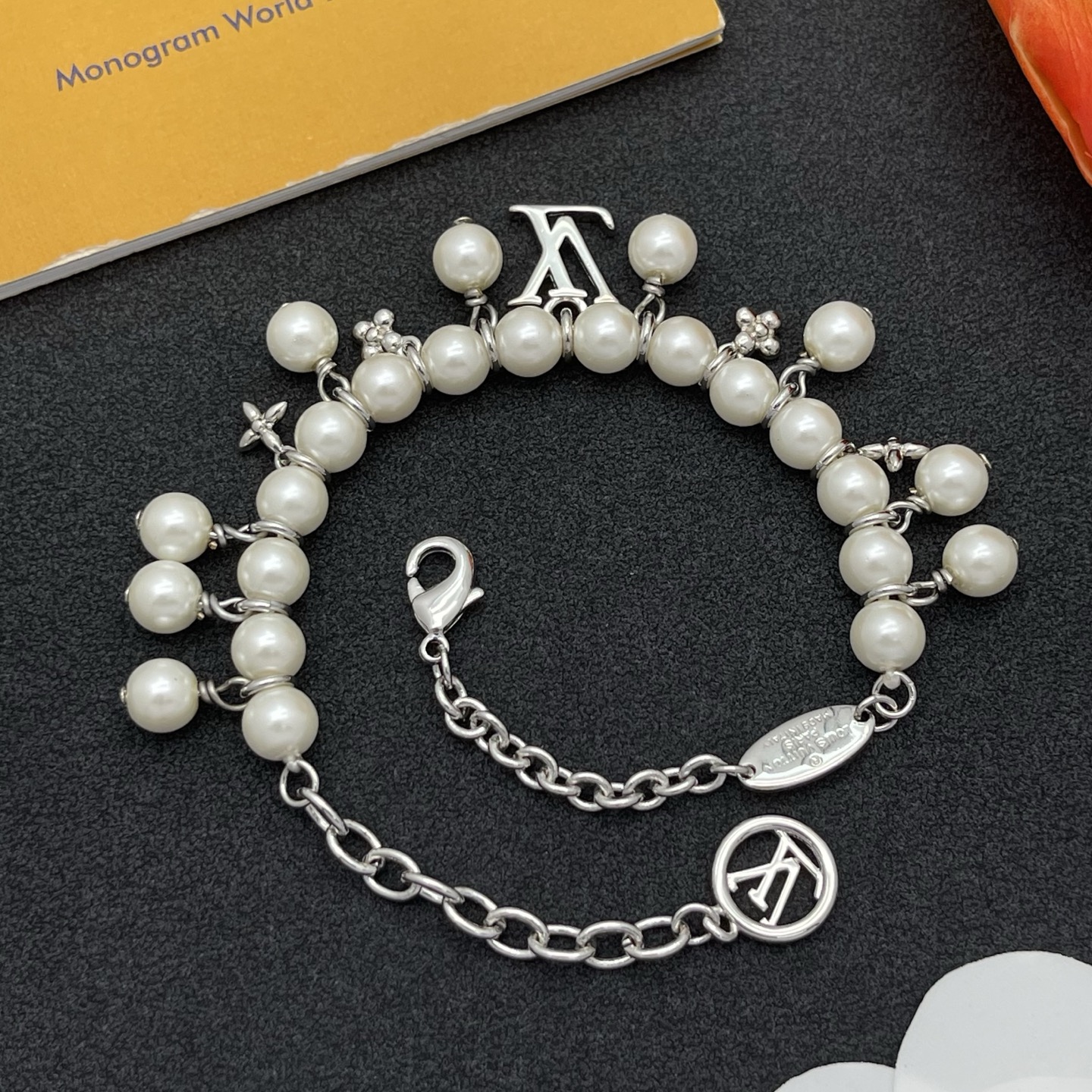 LV一比一珍珠手鏈銀色經典字母吊飾精品款｜歐美奢侈品精品推薦