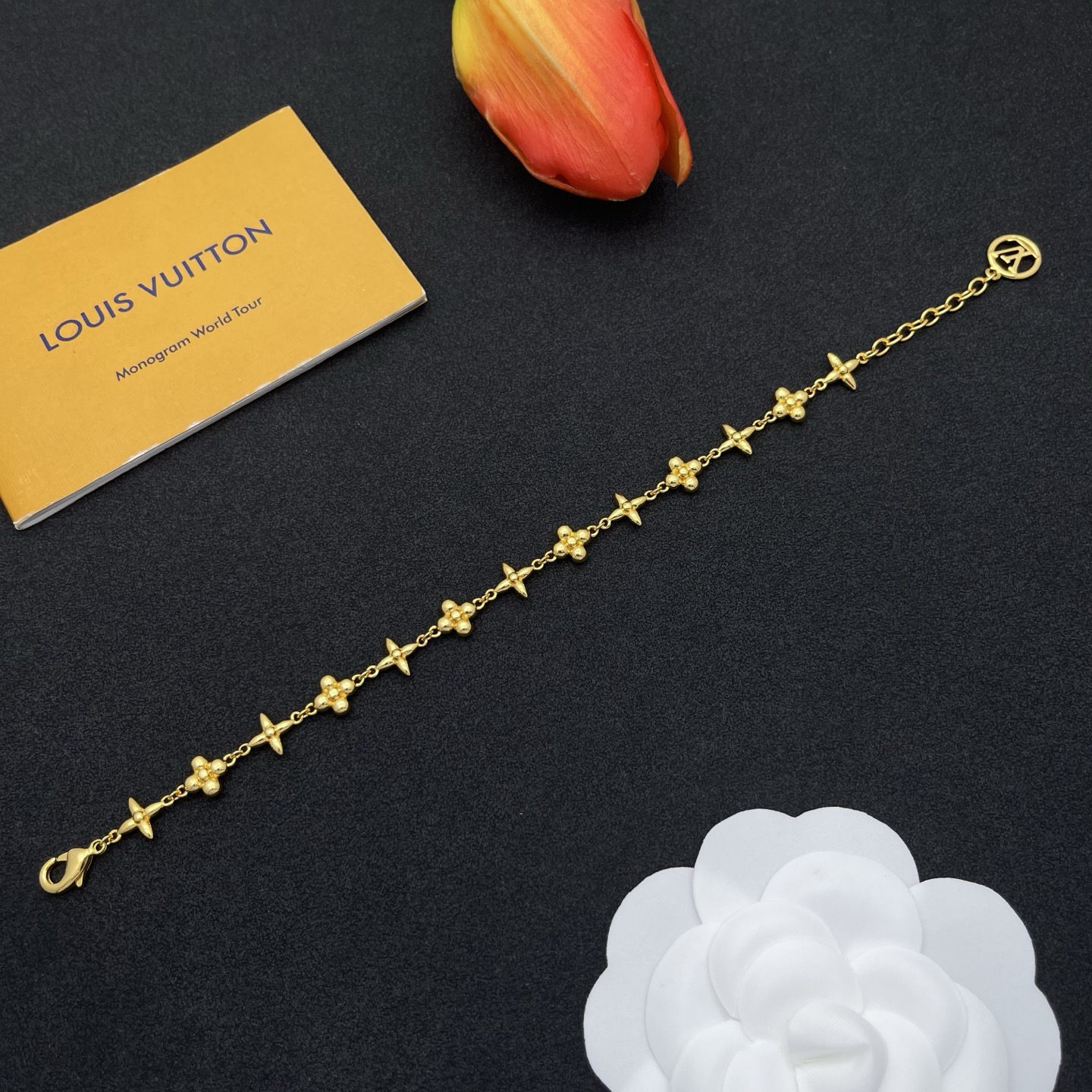 LV高仿金色Monogram花飾手鏈時尚亮眼｜歐美奢侈品精品推薦