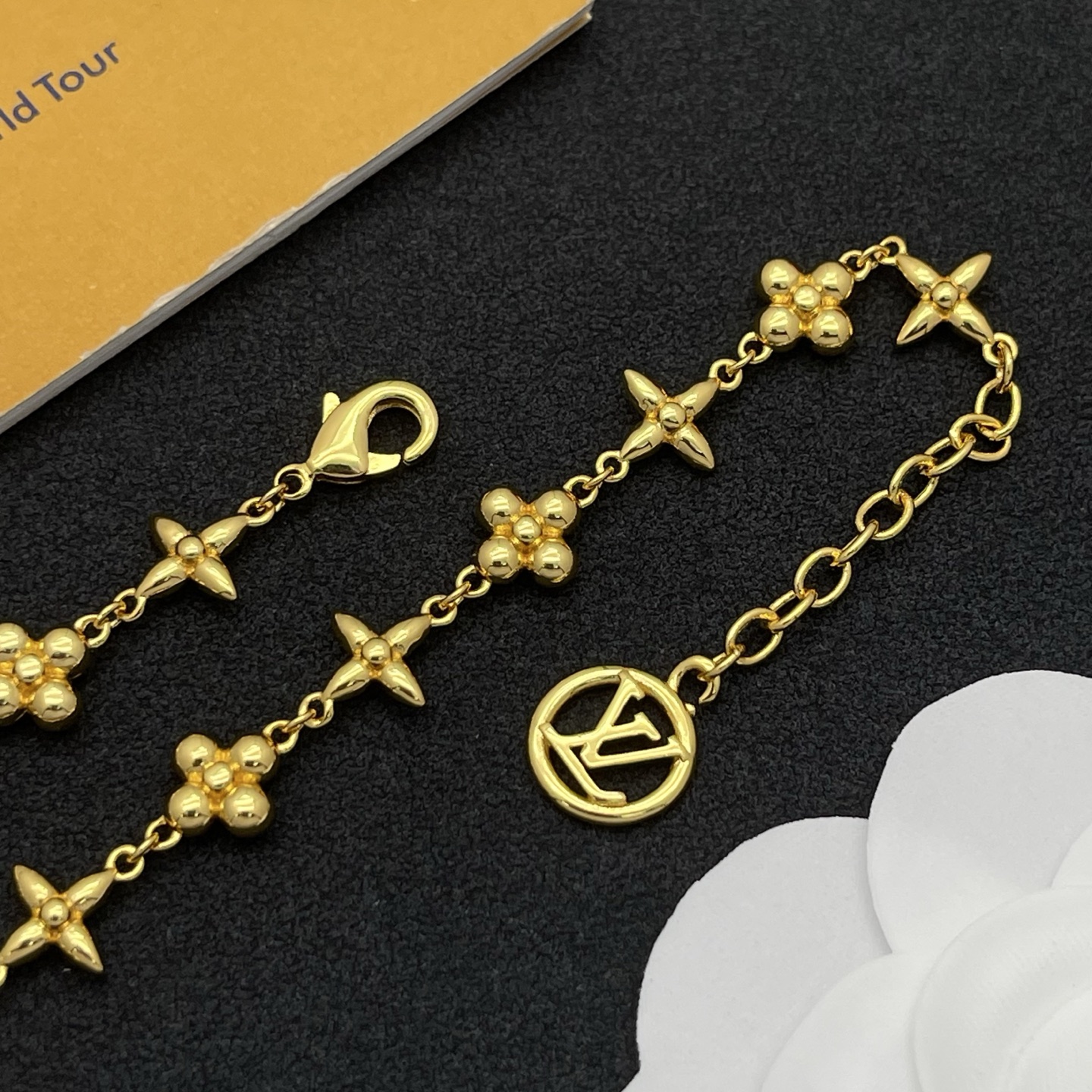 LV高仿金色Monogram花飾手鏈時尚亮眼｜歐美奢侈品精品推薦