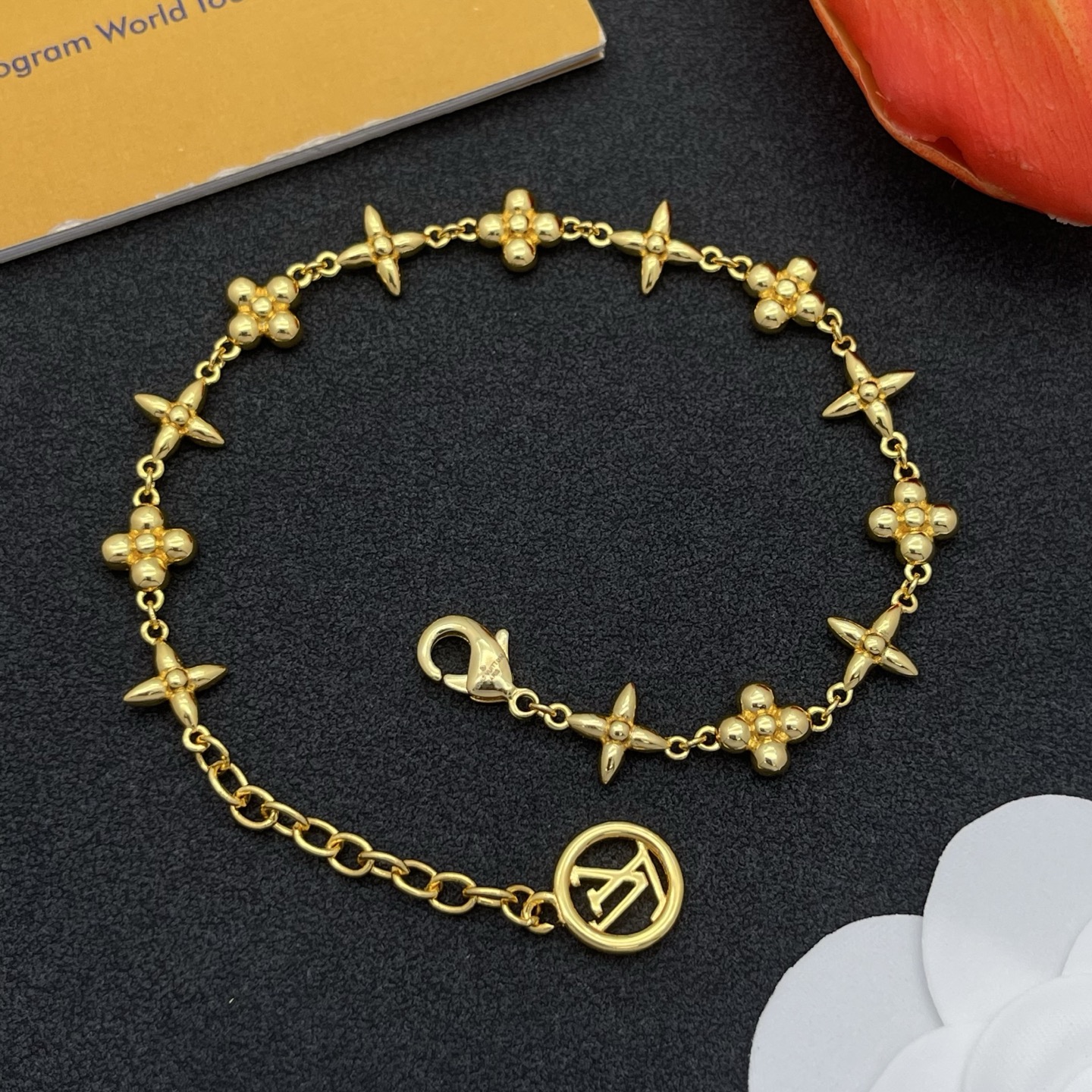 LV高仿金色Monogram花飾手鏈時尚亮眼｜歐美奢侈品精品推薦