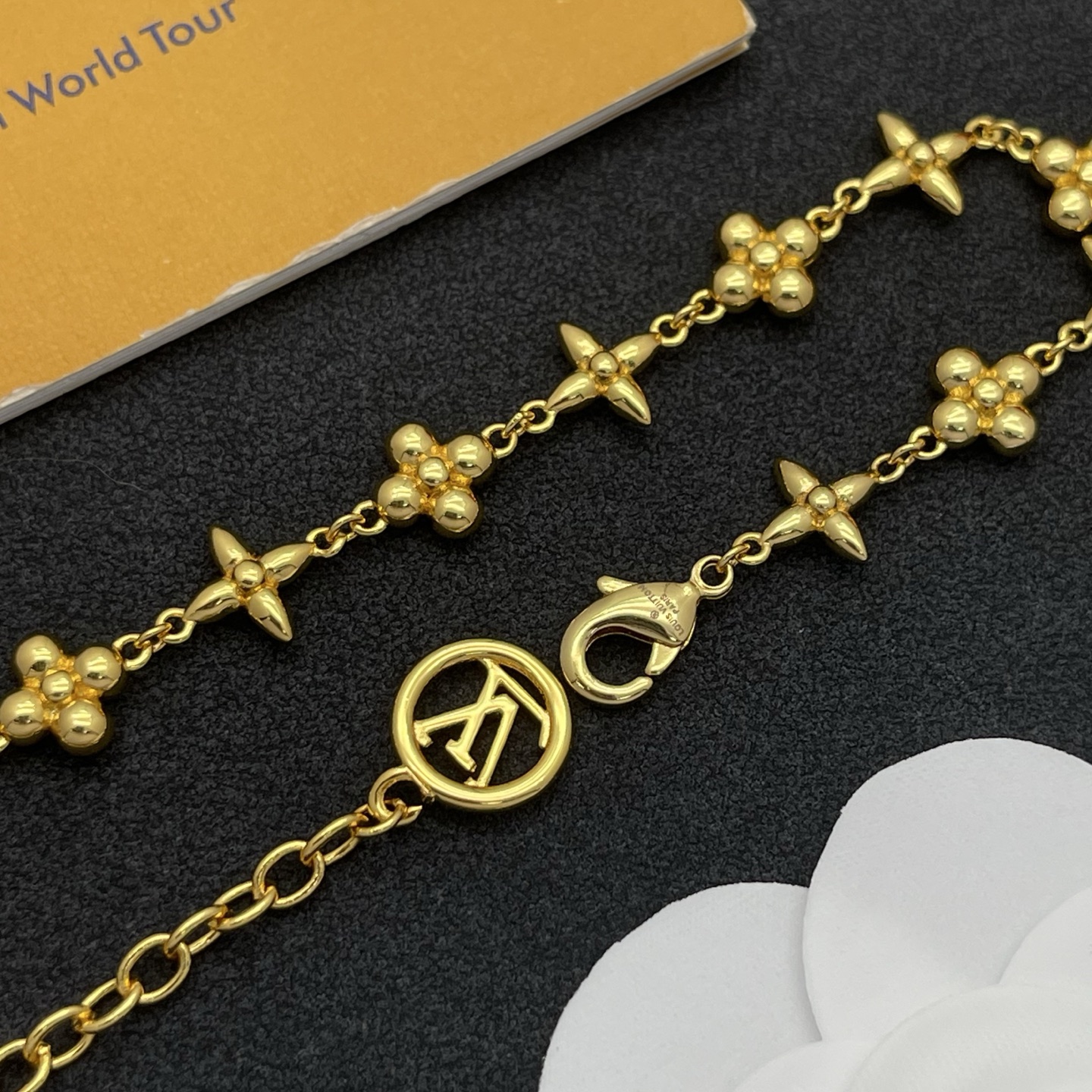 LV高仿金色Monogram花飾手鏈時尚亮眼｜歐美奢侈品精品推薦