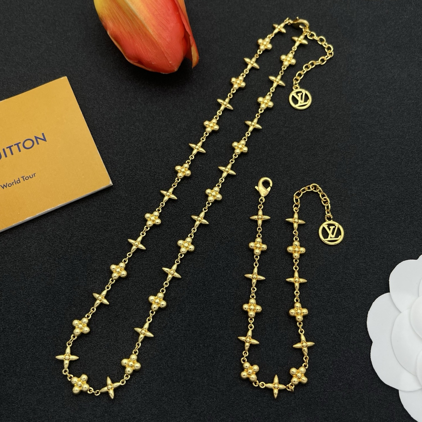 LV高仿金色Monogram花飾手鏈時尚亮眼｜歐美奢侈品精品推薦