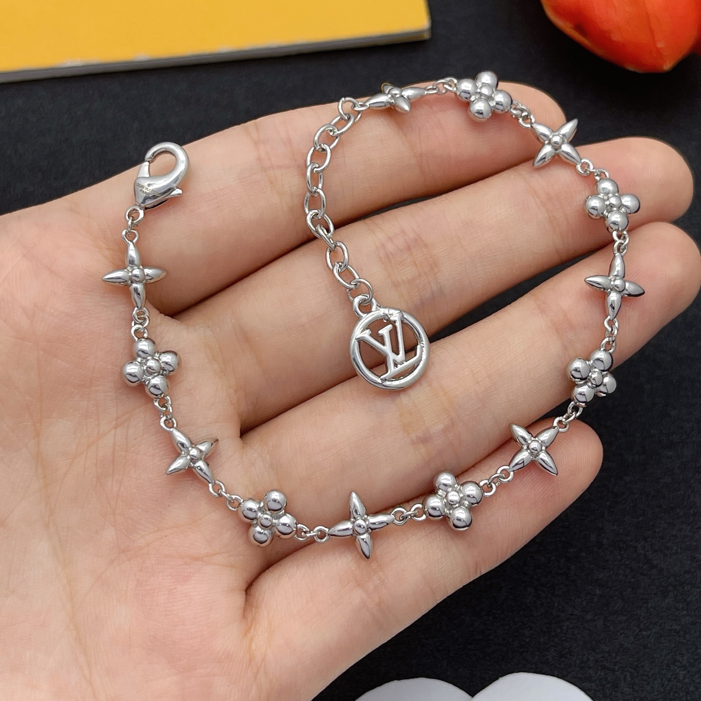 LV原單銀色Monogram花形手鏈簡約時尚款｜歐美奢侈品精品推薦