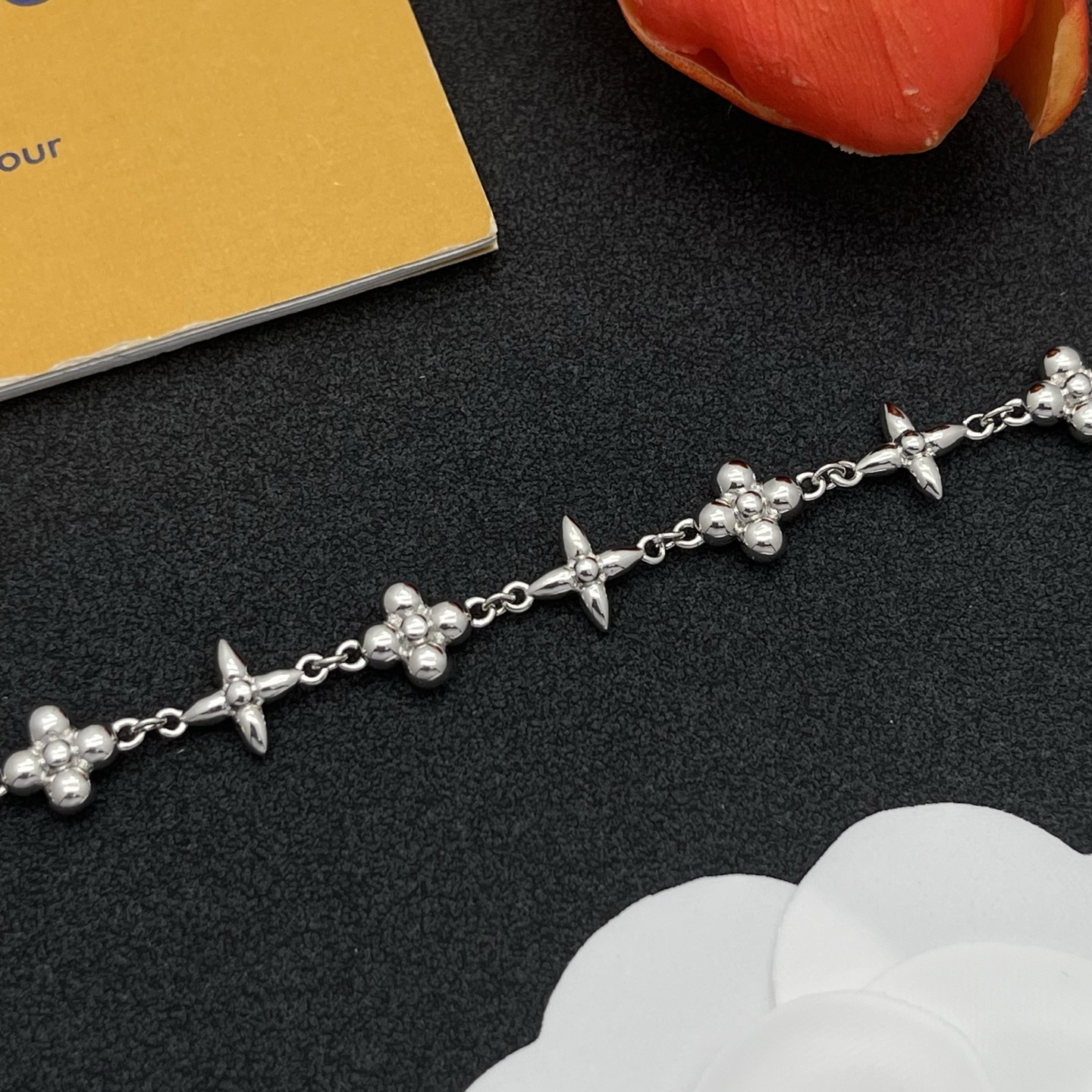 LV原單銀色Monogram花形手鏈簡約時尚款｜歐美奢侈品精品推薦