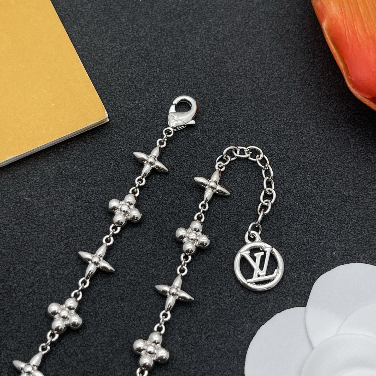 LV原單銀色Monogram花形手鏈簡約時尚款｜歐美奢侈品精品推薦