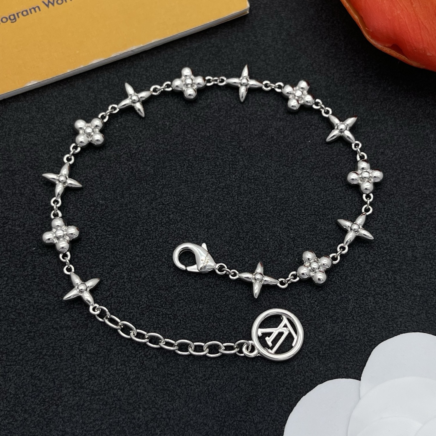 LV原單銀色Monogram花形手鏈簡約時尚款｜歐美奢侈品精品推薦