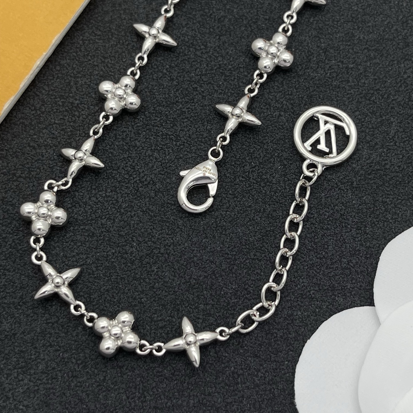 LV原單銀色Monogram花形手鏈簡約時尚款｜歐美奢侈品精品推薦