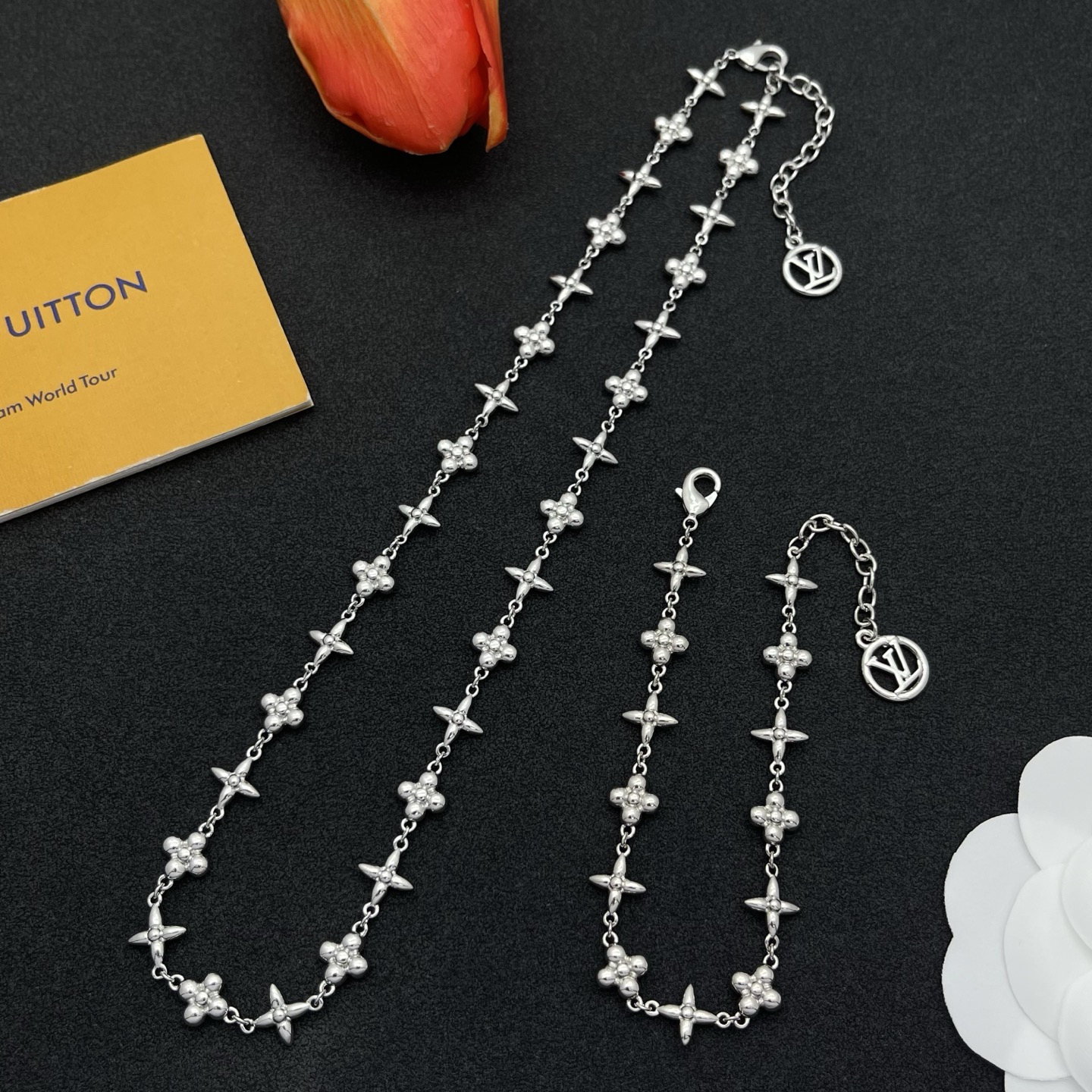 LV原單銀色Monogram花形手鏈簡約時尚款｜歐美奢侈品精品推薦