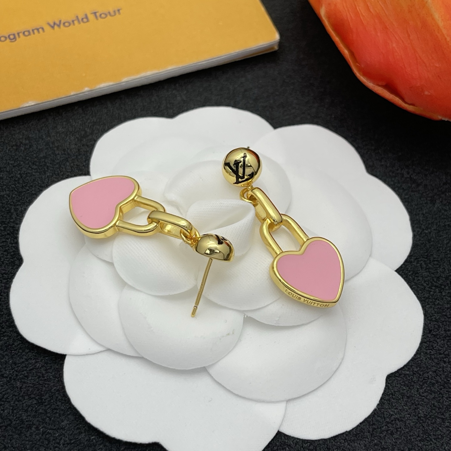 LV A貨粉色愛心鎖頭耳環甜美時尚精品款（金色）｜歐美奢侈品精品推薦