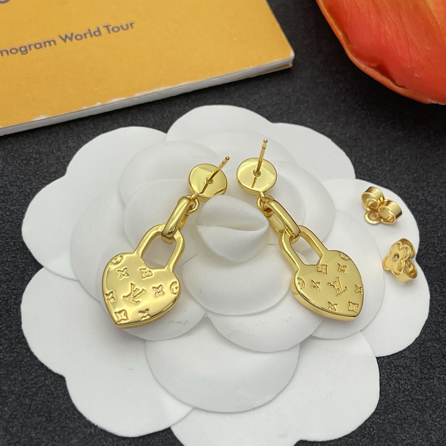 LV A貨粉色愛心鎖頭耳環甜美時尚精品款（金色）｜歐美奢侈品精品推薦