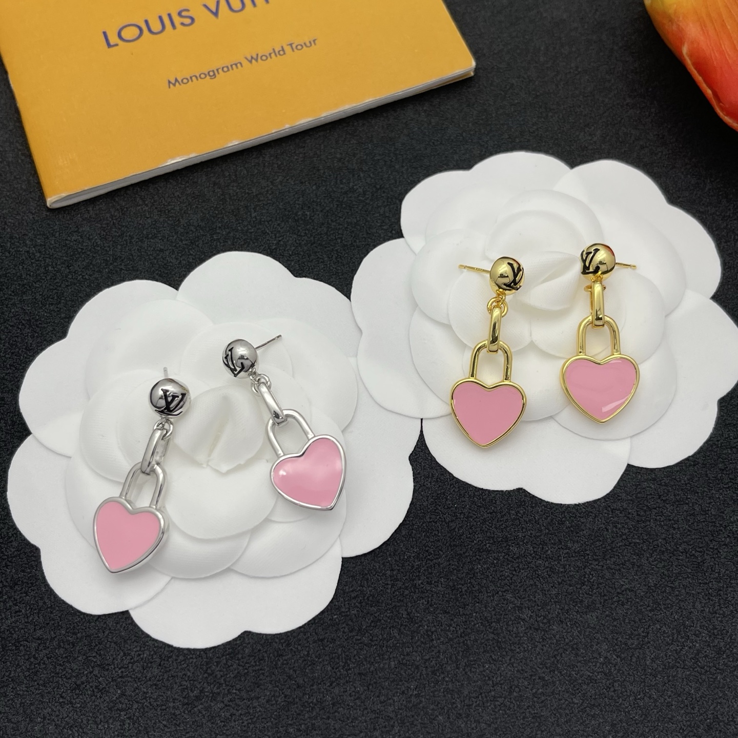 LV A貨粉色愛心鎖頭耳環甜美時尚精品款（金色）｜歐美奢侈品精品推薦