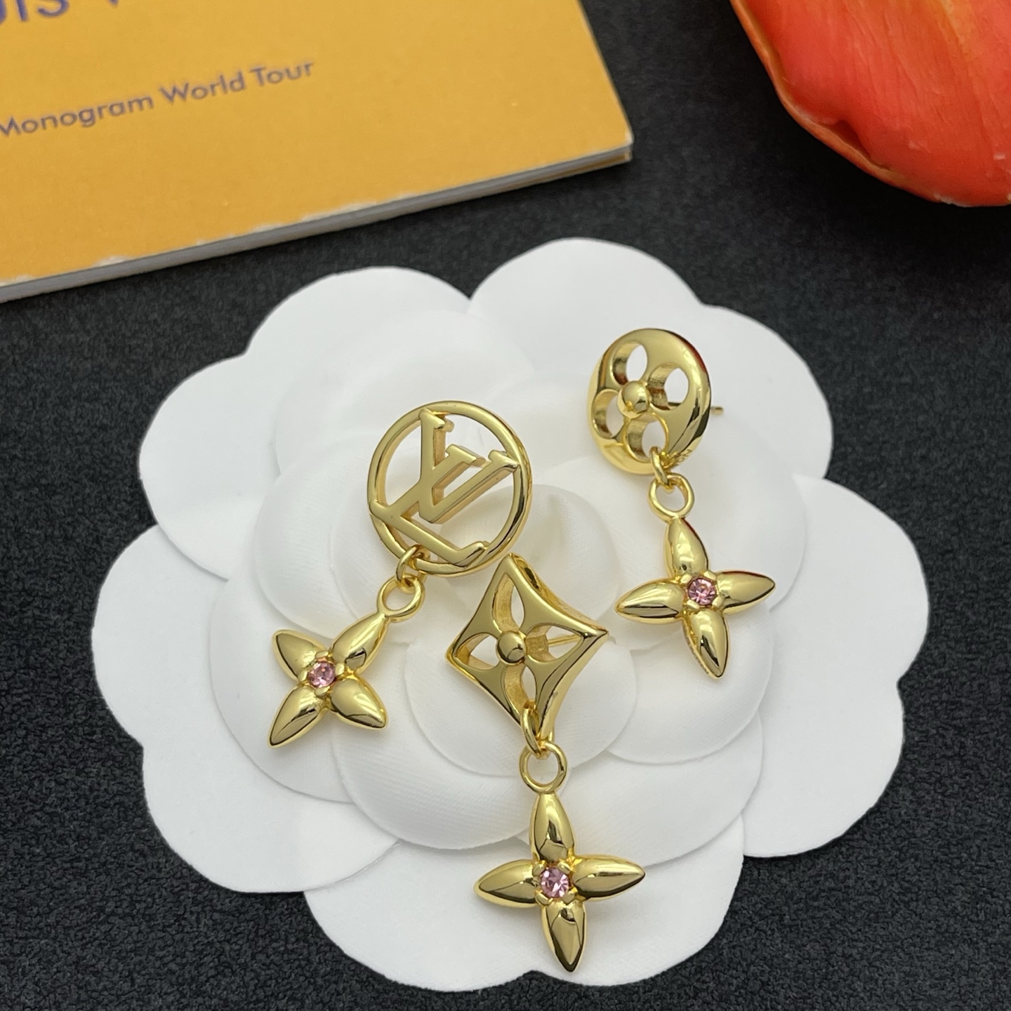 LV A貨金色花形垂墜耳環粉鑽點綴奢華款｜歐美奢侈品精品推薦