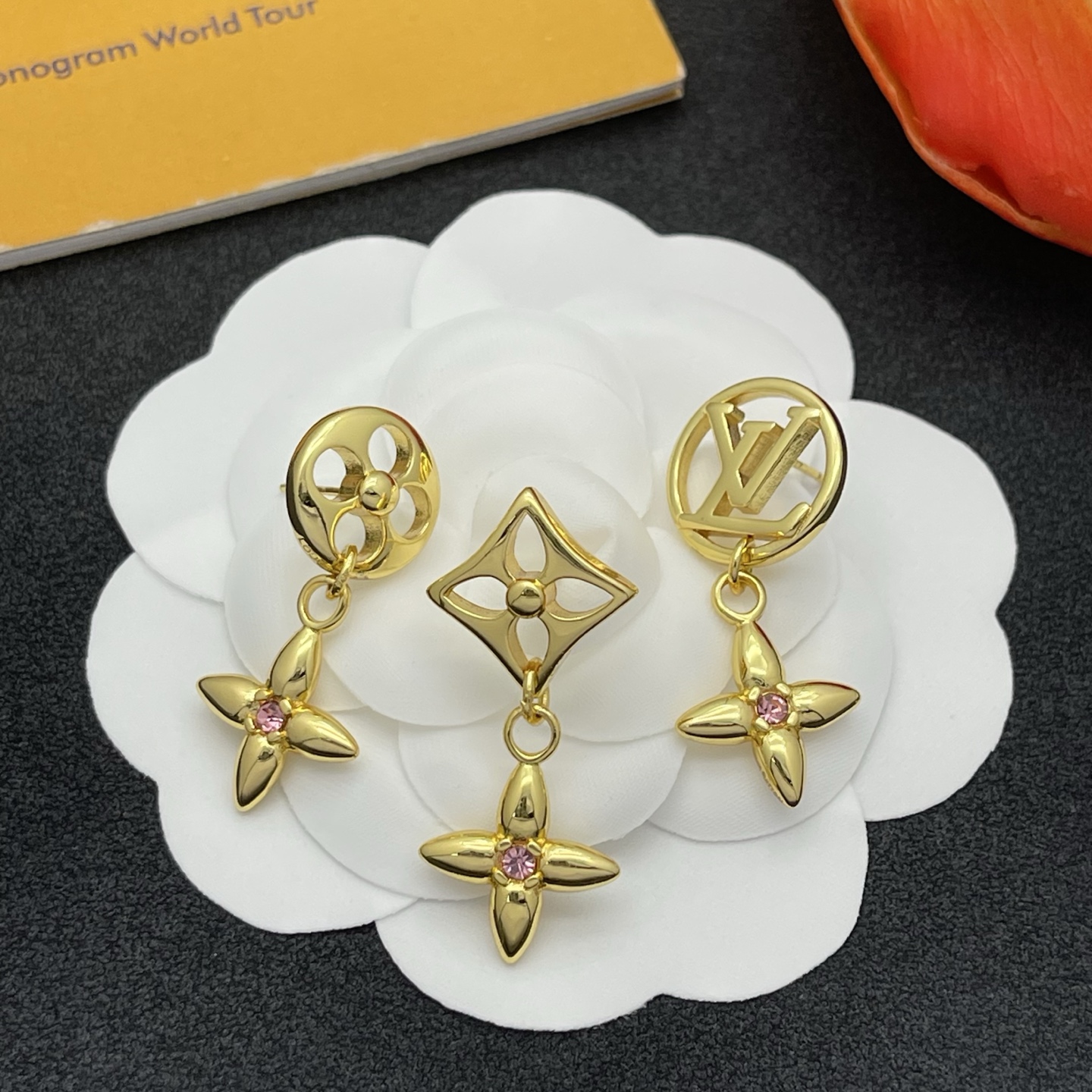 LV A貨金色花形垂墜耳環粉鑽點綴奢華款｜歐美奢侈品精品推薦