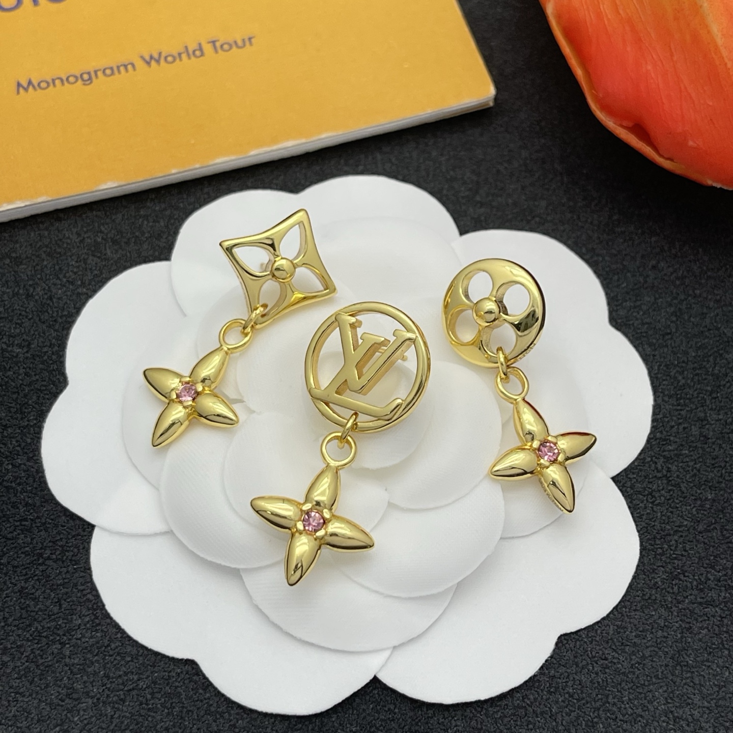 LV A貨金色花形垂墜耳環粉鑽點綴奢華款｜歐美奢侈品精品推薦