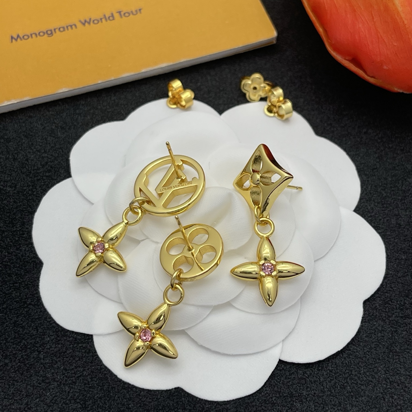 LV A貨金色花形垂墜耳環粉鑽點綴奢華款｜歐美奢侈品精品推薦