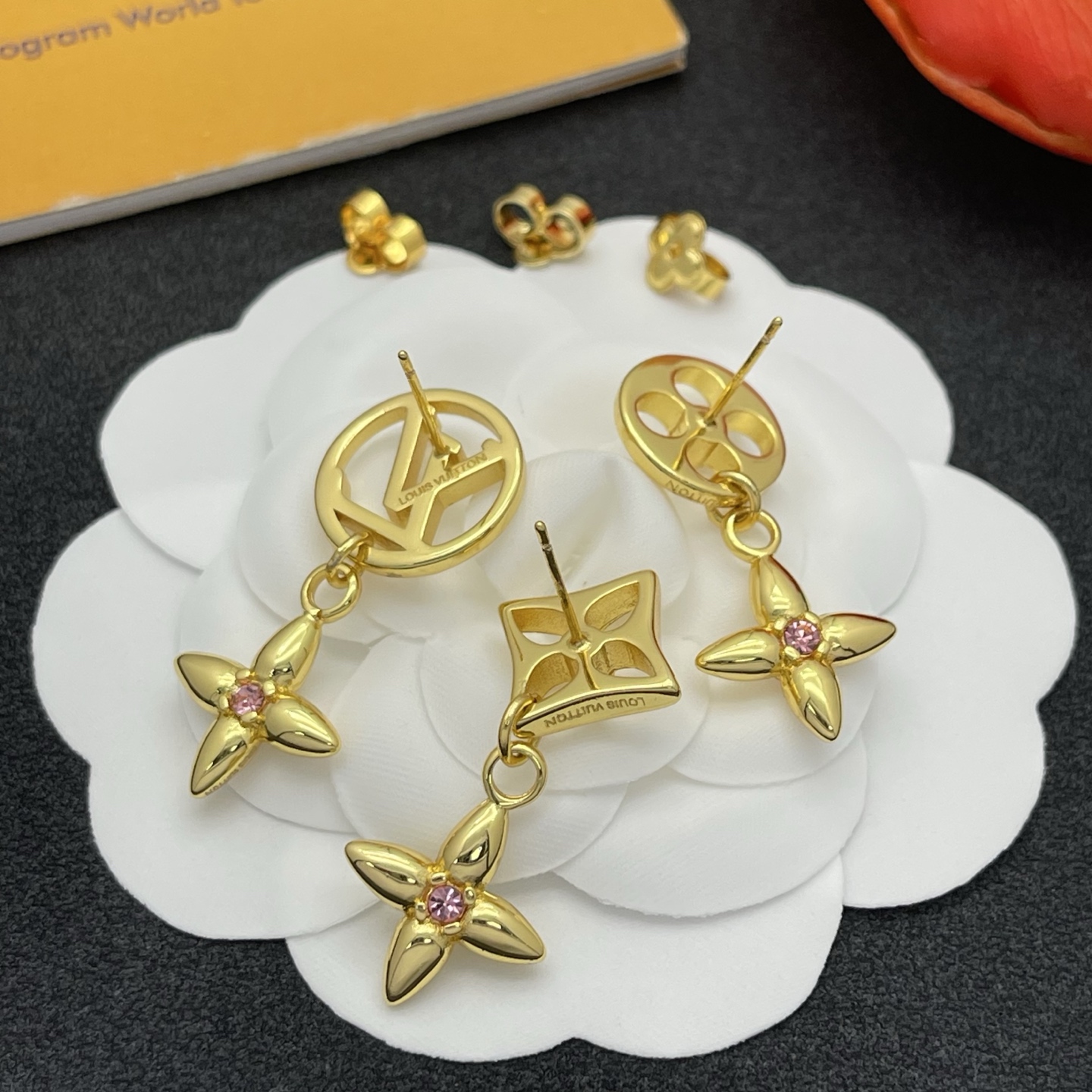 LV A貨金色花形垂墜耳環粉鑽點綴奢華款｜歐美奢侈品精品推薦