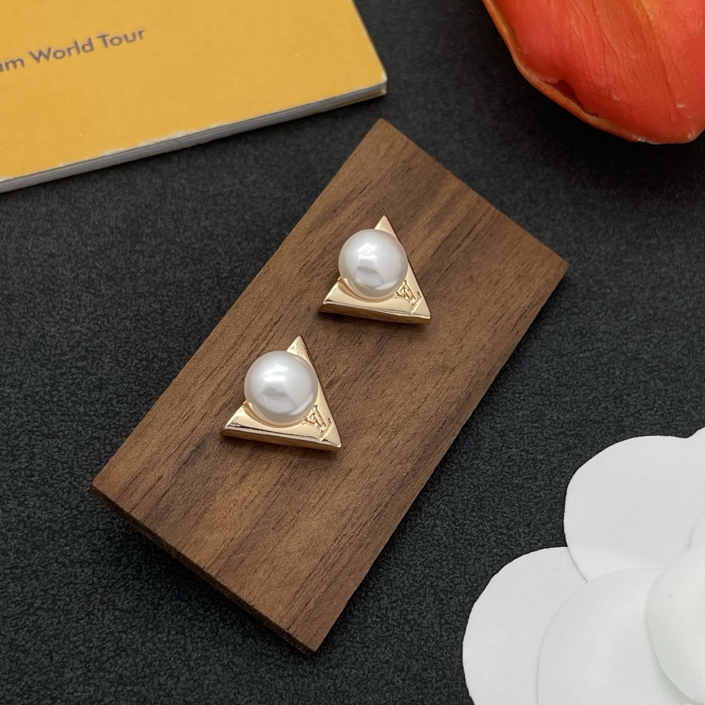 LV高仿V字珍珠耳釘金邊優雅氣質精品款｜歐美奢侈品精品推薦