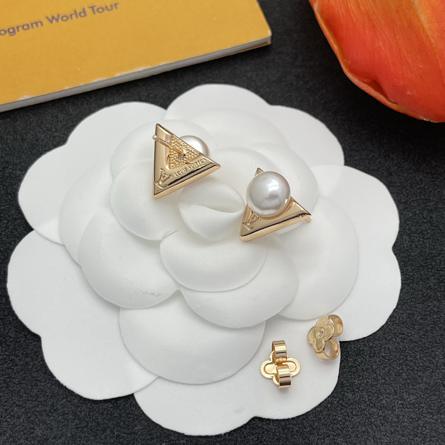 LV高仿V字珍珠耳釘金邊優雅氣質精品款｜歐美奢侈品精品推薦