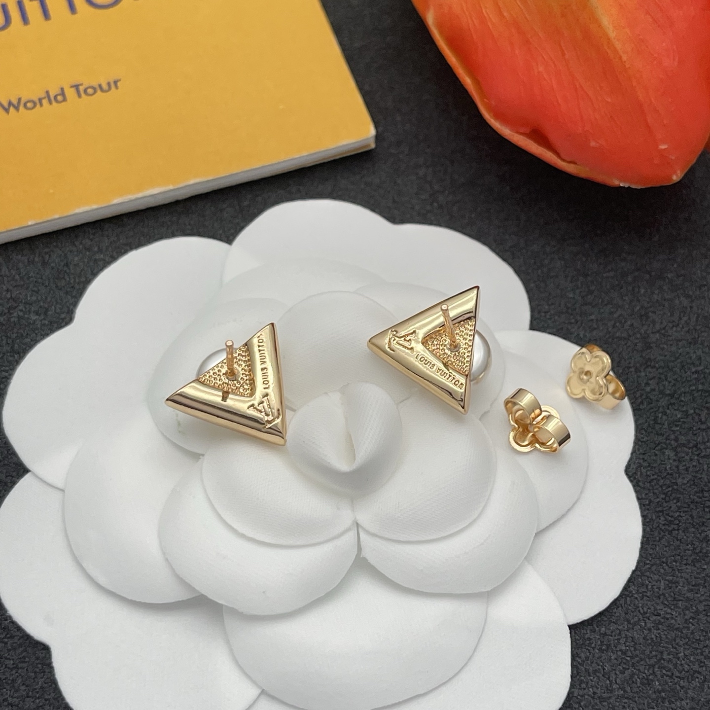 LV高仿V字珍珠耳釘金邊優雅氣質精品款｜歐美奢侈品精品推薦