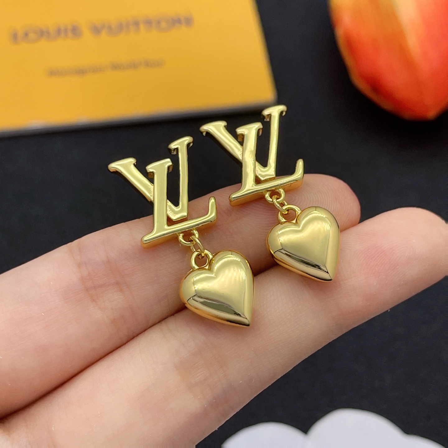 LV一比一金色愛心Logo耳環甜美奢華款｜歐美奢侈品精品推薦