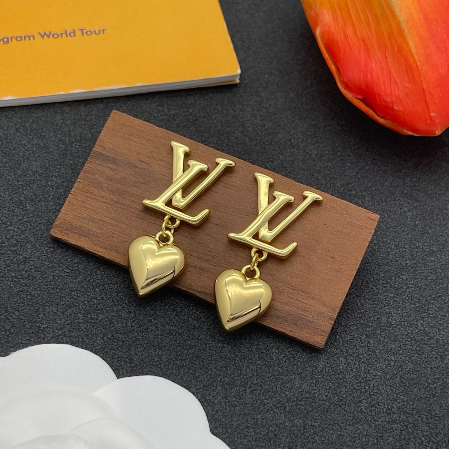 LV一比一金色愛心Logo耳環甜美奢華款｜歐美奢侈品精品推薦