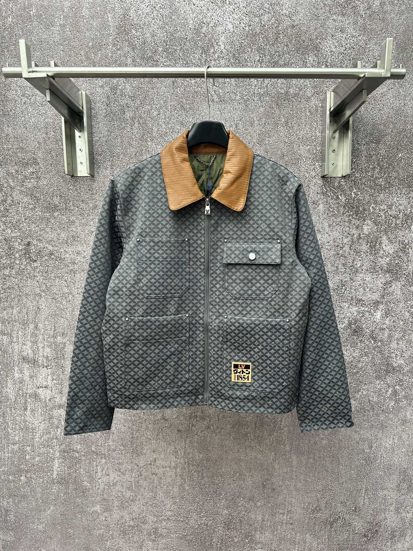 LV 精品仿製格紋拼皮夾克 男士秋冬外套|超A仿原單精品圖片 3 LV 精品仿製格紋拼皮夾克 男士秋冬外套|歐美奢侈品精品推薦