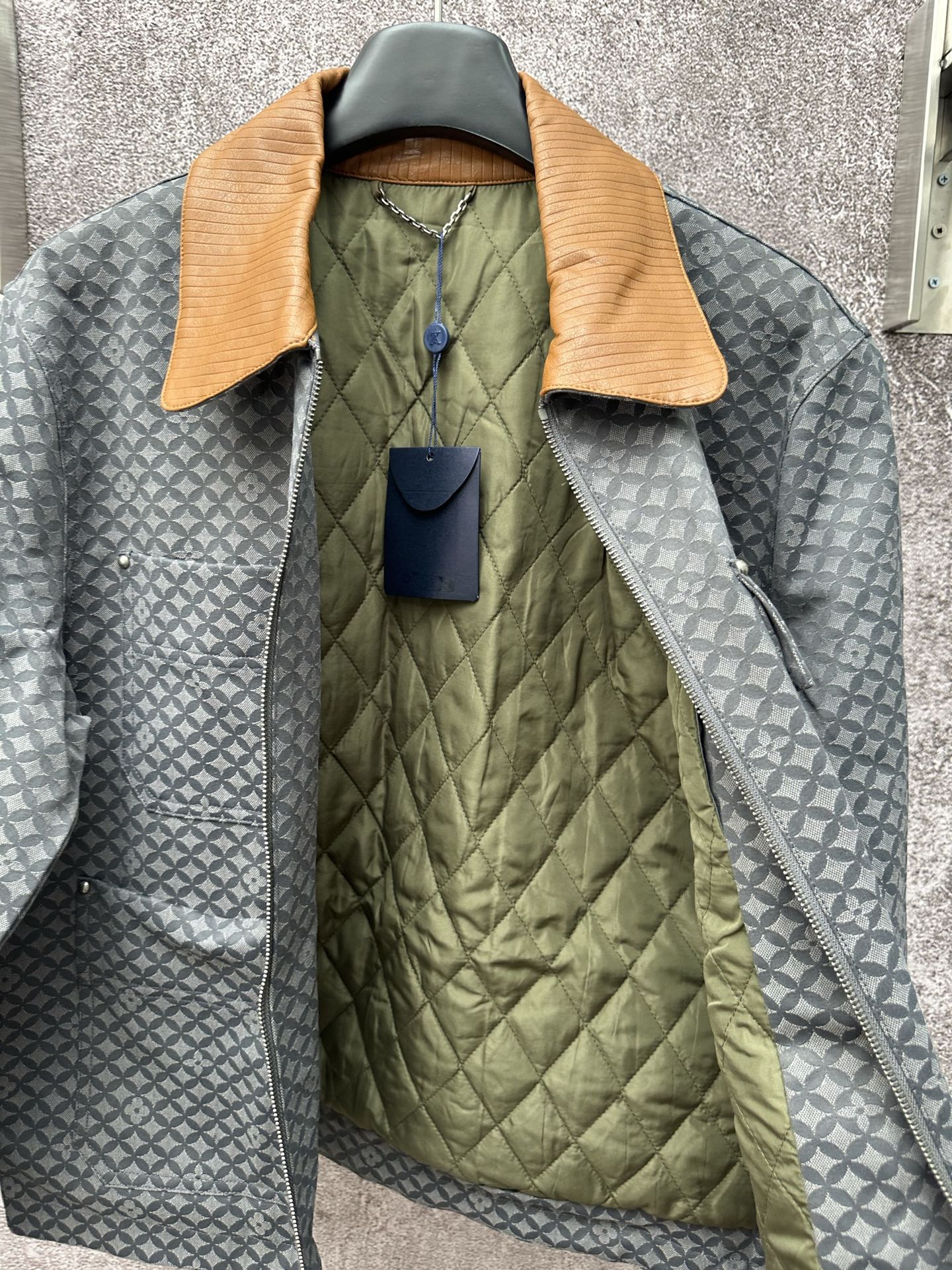 LV 精品仿製格紋拼皮夾克 男士秋冬外套|超A仿原單精品圖片 16 LV 精品仿製格紋拼皮夾克 男士秋冬外套|歐美奢侈品精品推薦