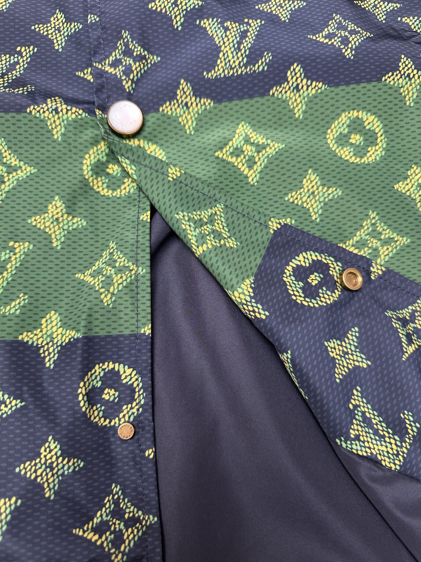 LV A貨綠黑拼色老花防風外套 時尚運動夾克｜歐美奢侈品精品推薦