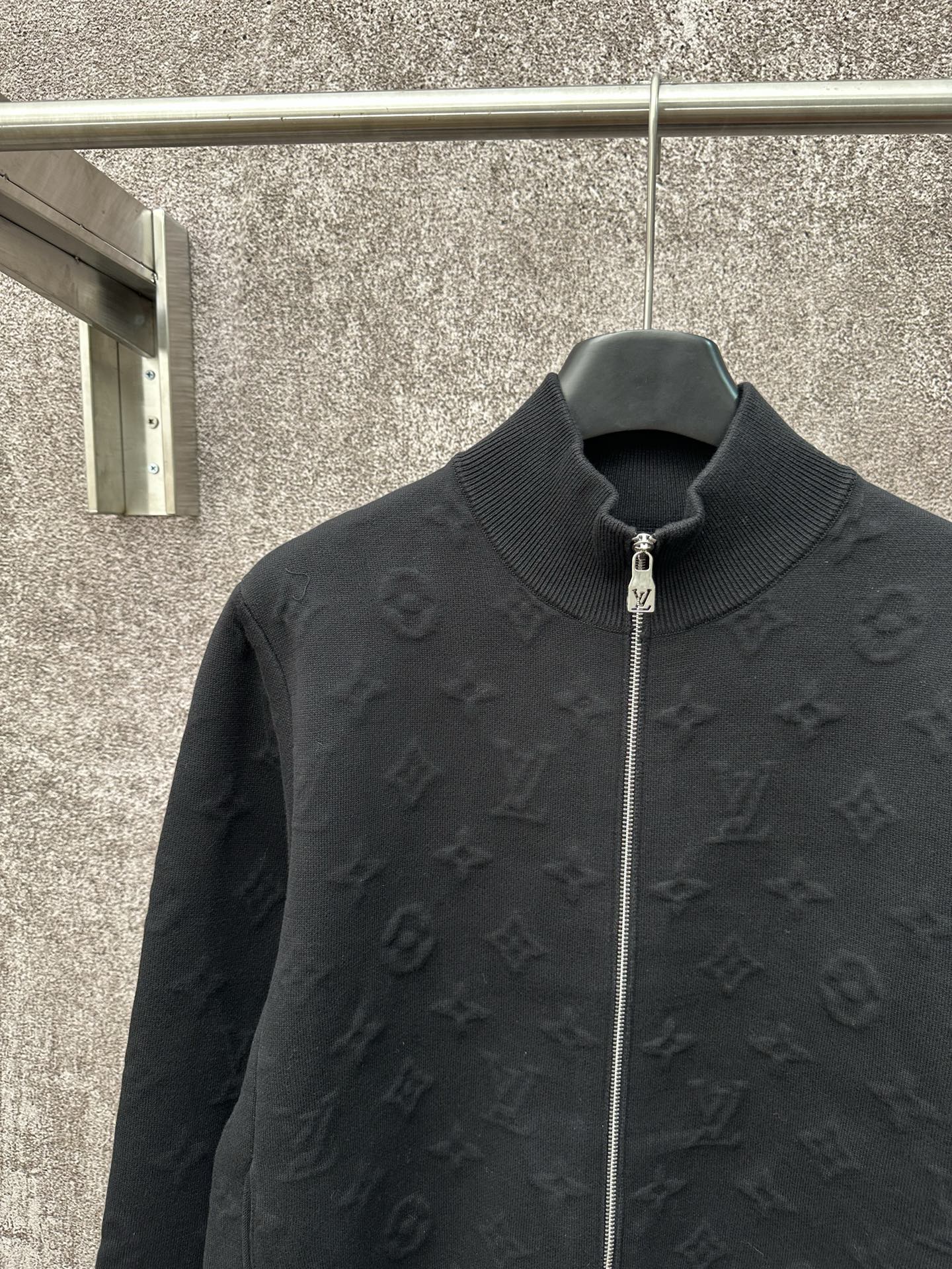 LV 高仿黑色立體提花針織外套 經典全花紋夾克｜歐美奢侈品精品推薦