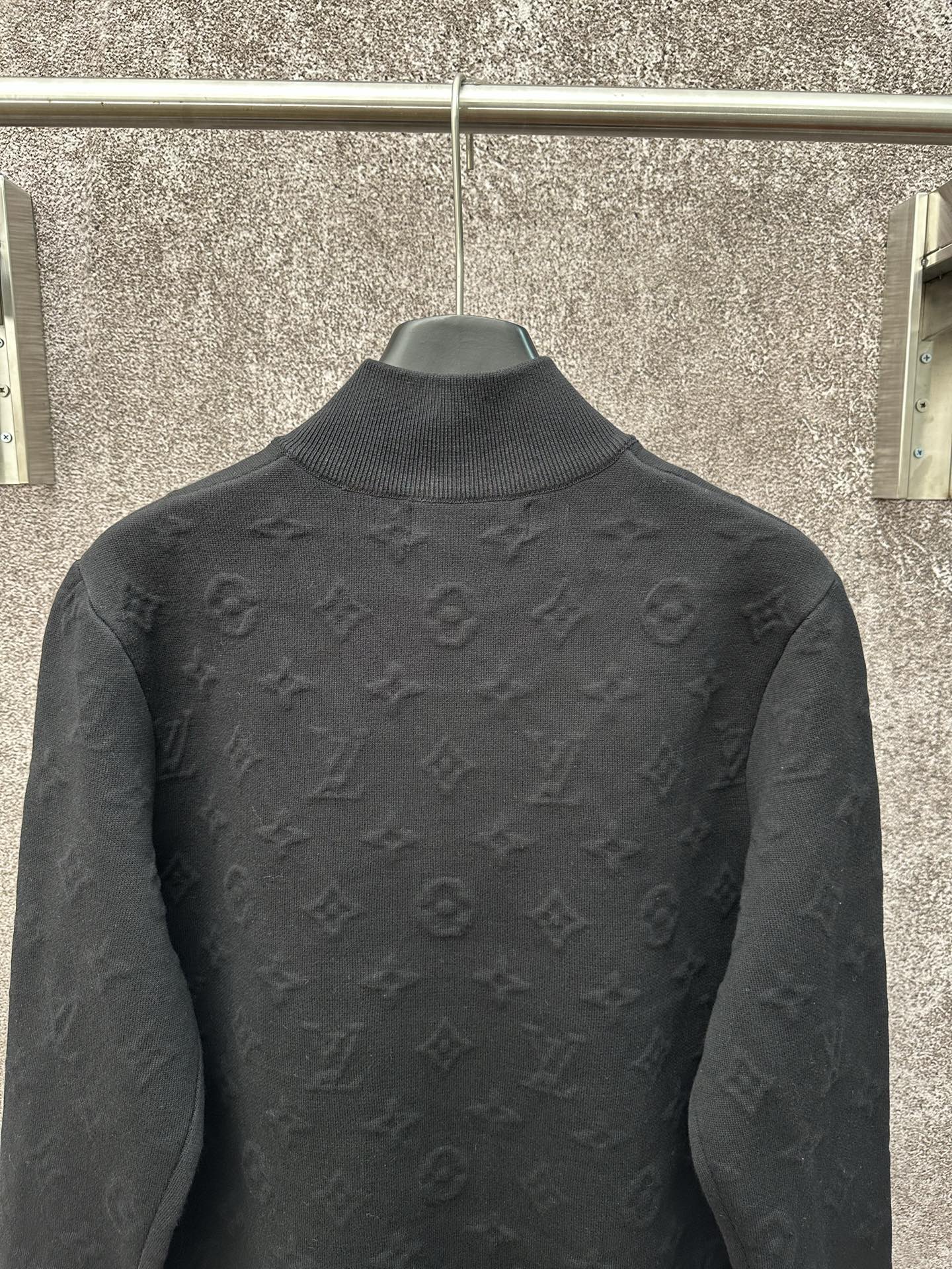 LV 高仿黑色立體提花針織外套 經典全花紋夾克｜歐美奢侈品精品推薦